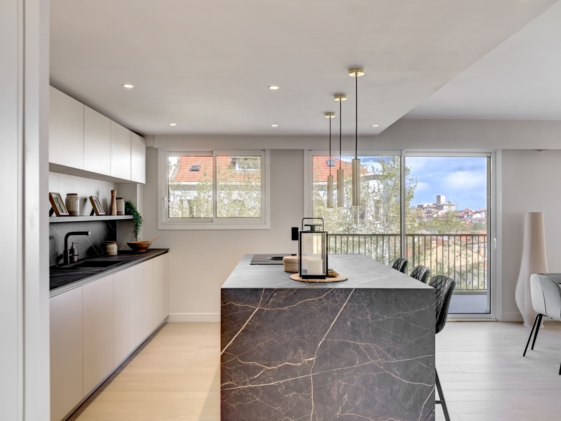 apartment 3 Rooms for sale on ANTIBES (06600)