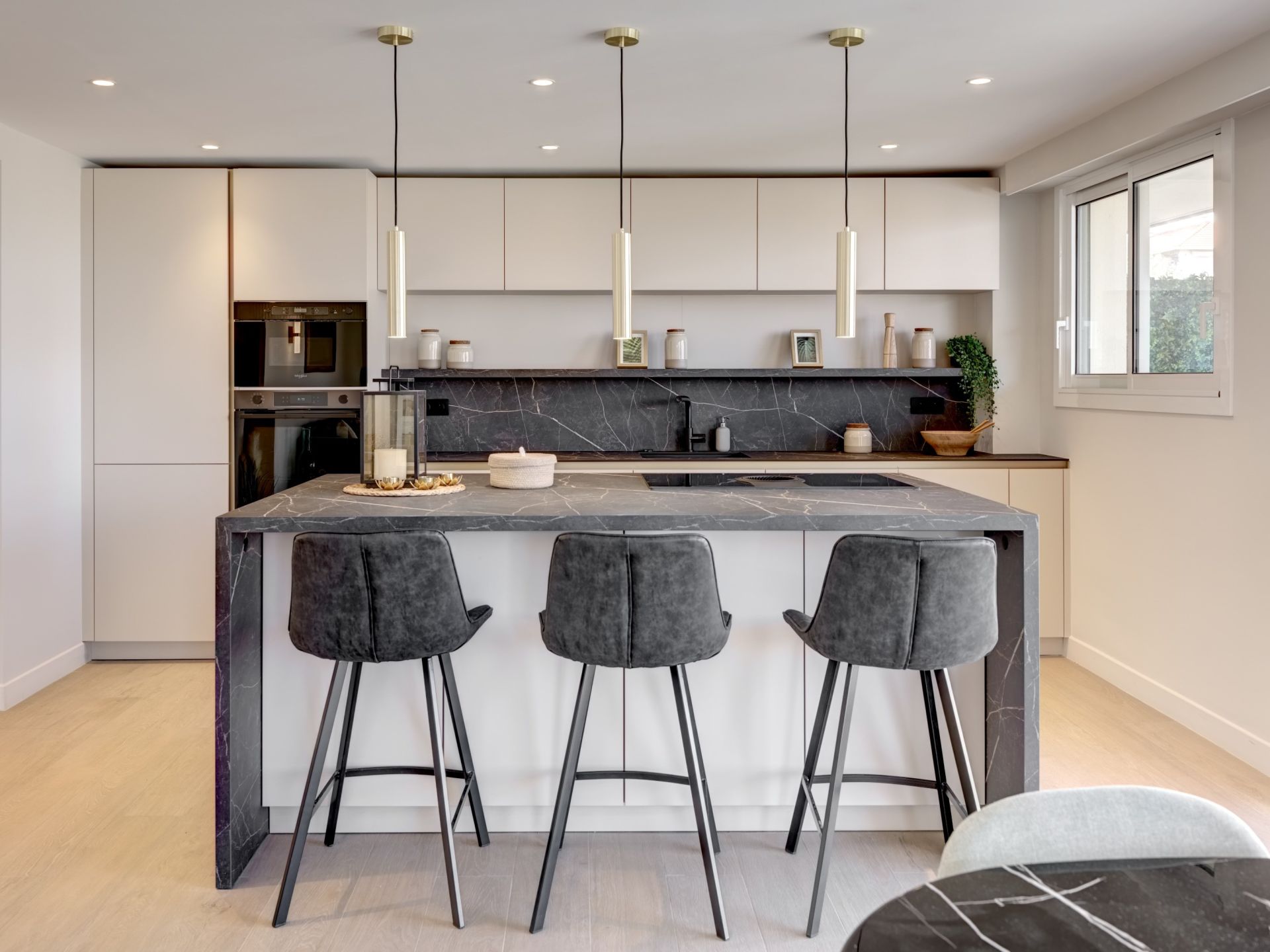 apartment 3 Rooms for sale on ANTIBES (06600)