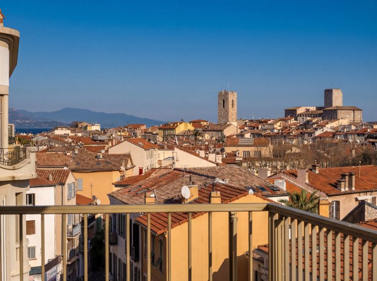 apartment 3 Rooms for sale on ANTIBES (06600)