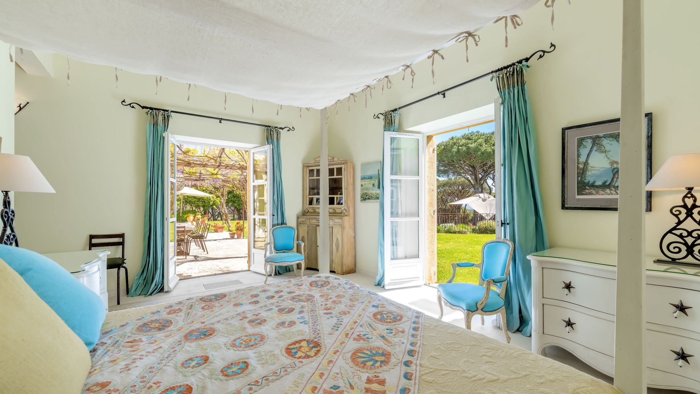 villa 9 Rooms for sale on RAMATUELLE (83350)