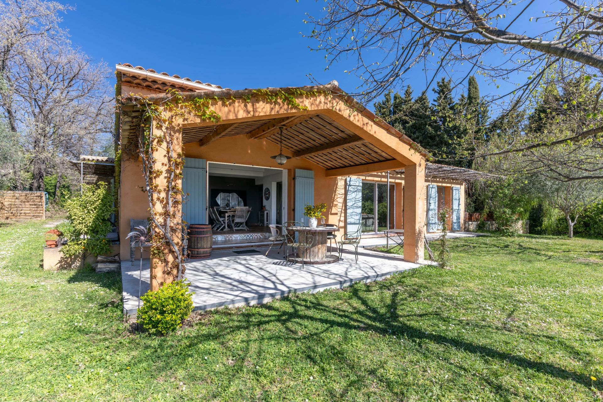 maison provençale 10 Pièces en vente sur CHATEAUNEUF GRASSE (06740)
