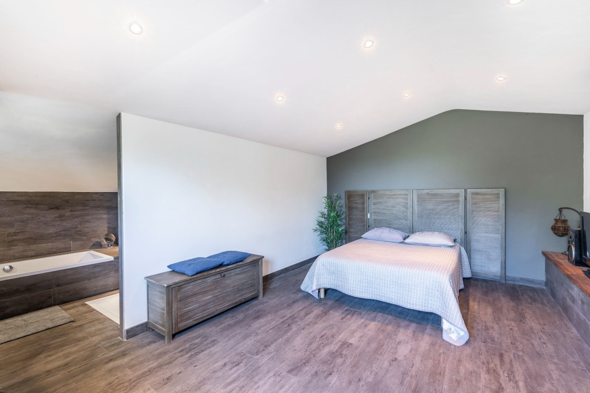 maison provençale 10 Pièces en vente sur CHATEAUNEUF GRASSE (06740)