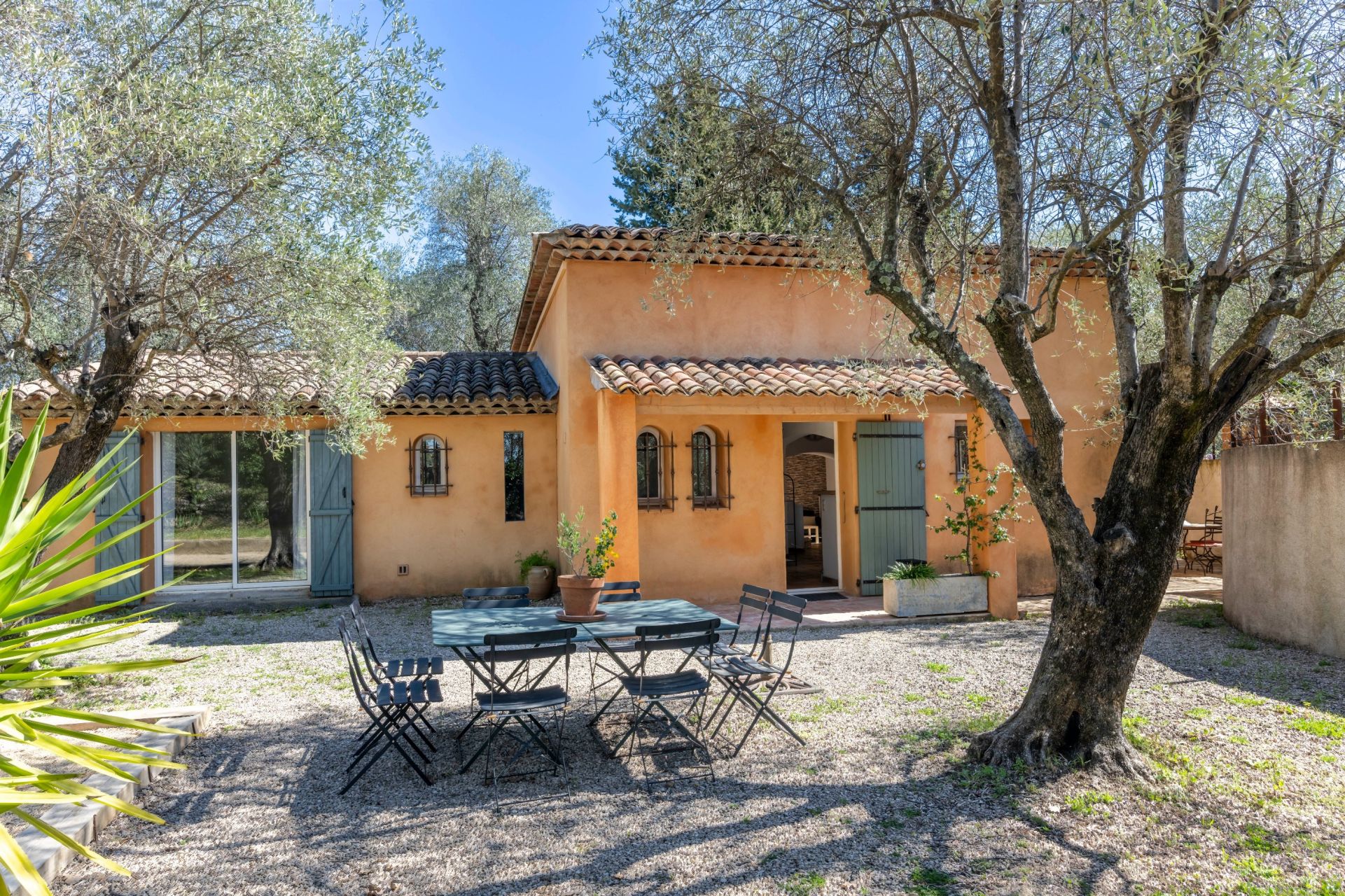 maison provençale 10 Pièces en vente sur CHATEAUNEUF GRASSE (06740)