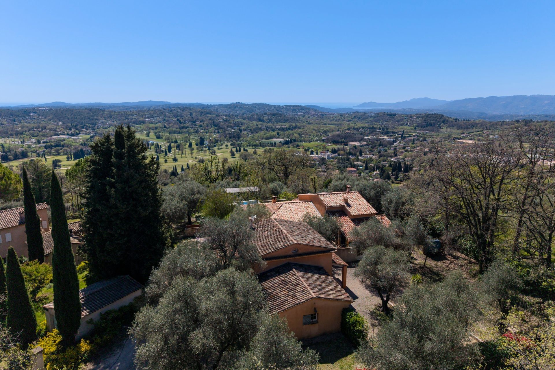 maison provençale 10 Pièces en vente sur CHATEAUNEUF GRASSE (06740)