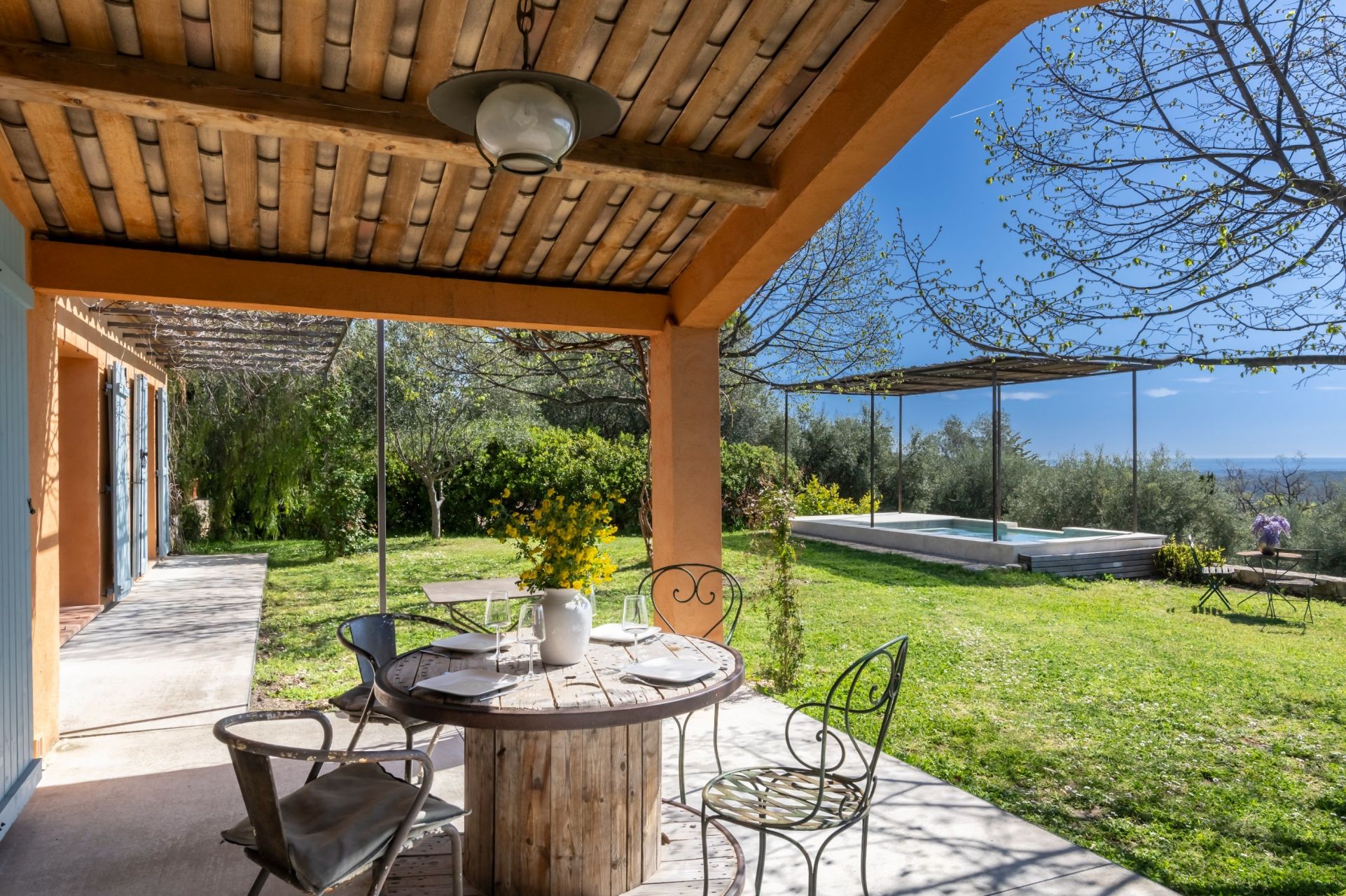 maison provençale 10 Pièces en vente sur CHATEAUNEUF GRASSE (06740)