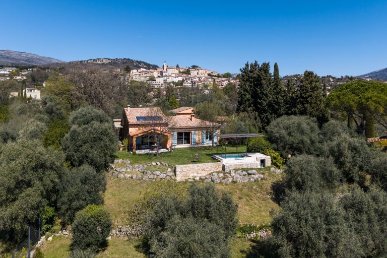 maison provençale 10 Pièces en vente sur CHATEAUNEUF GRASSE (06740)