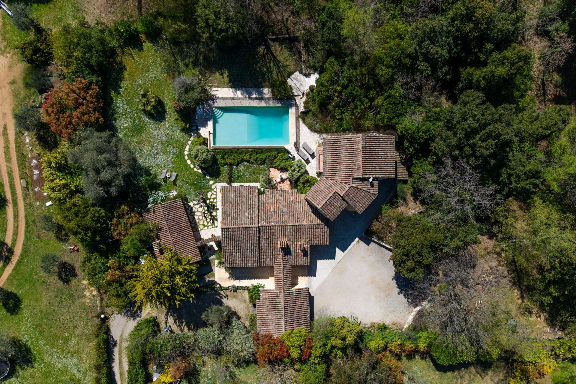 villa 5 Rooms for sale on ROQUEFORT LES PINS (06330)