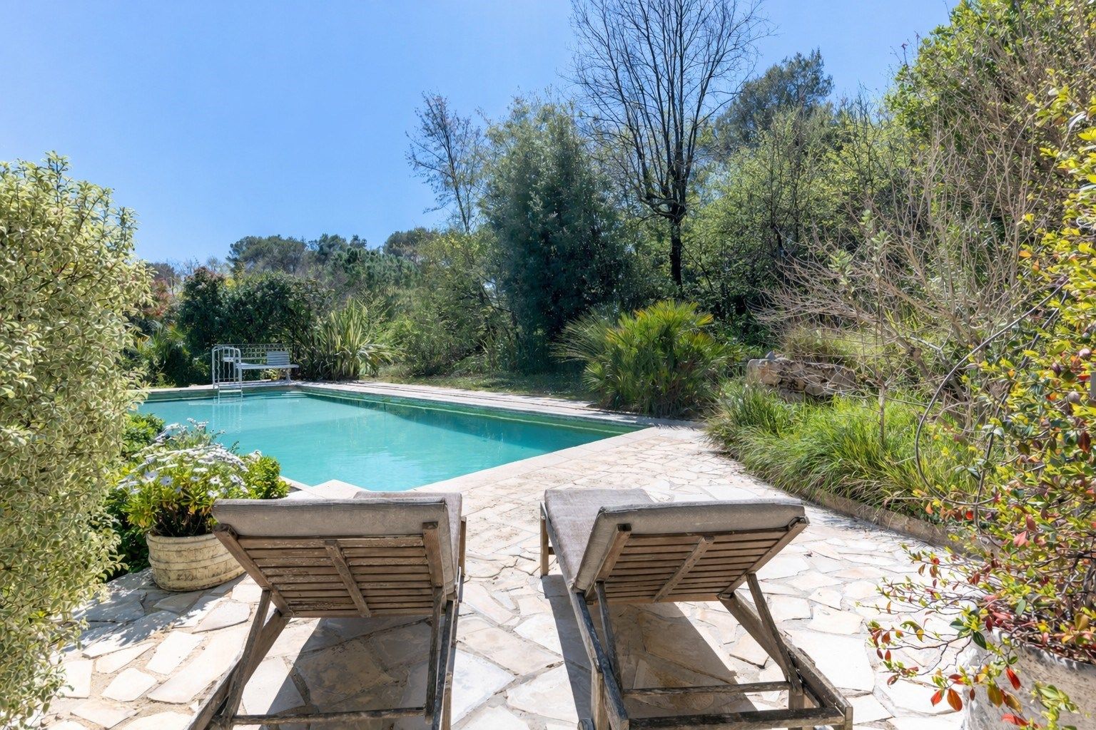 villa 5 Pièces en vente sur ROQUEFORT LES PINS (06330)