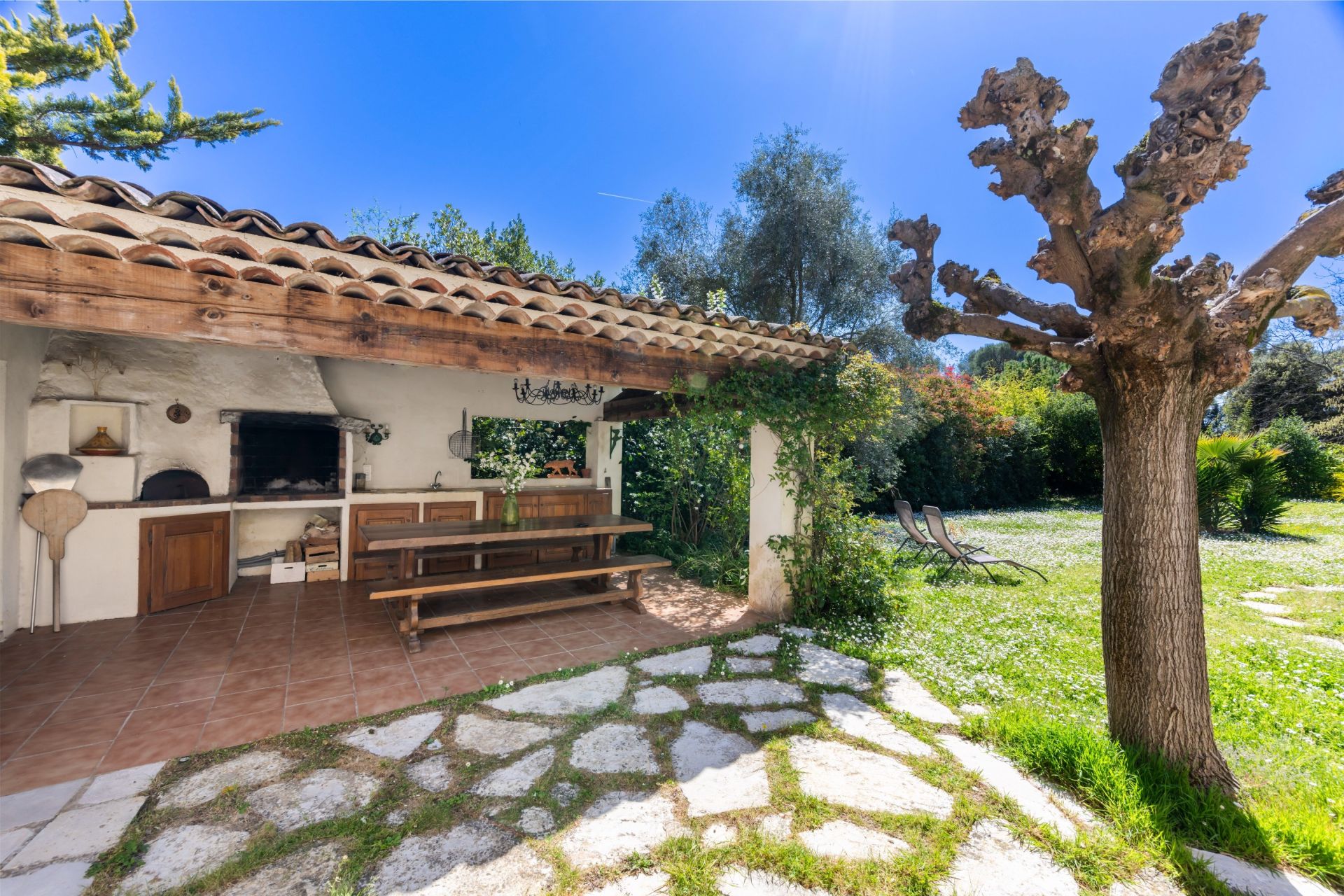 villa 5 Pièces en vente sur ROQUEFORT LES PINS (06330)