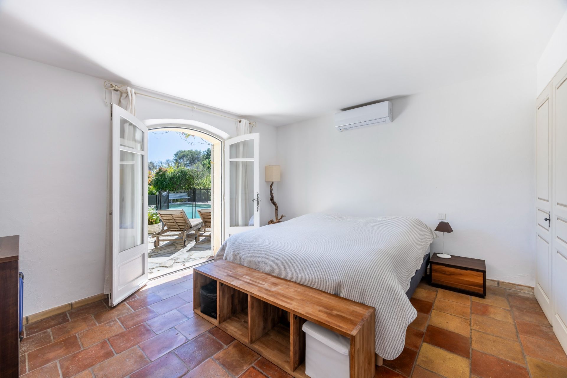 villa 5 Rooms for sale on ROQUEFORT LES PINS (06330)