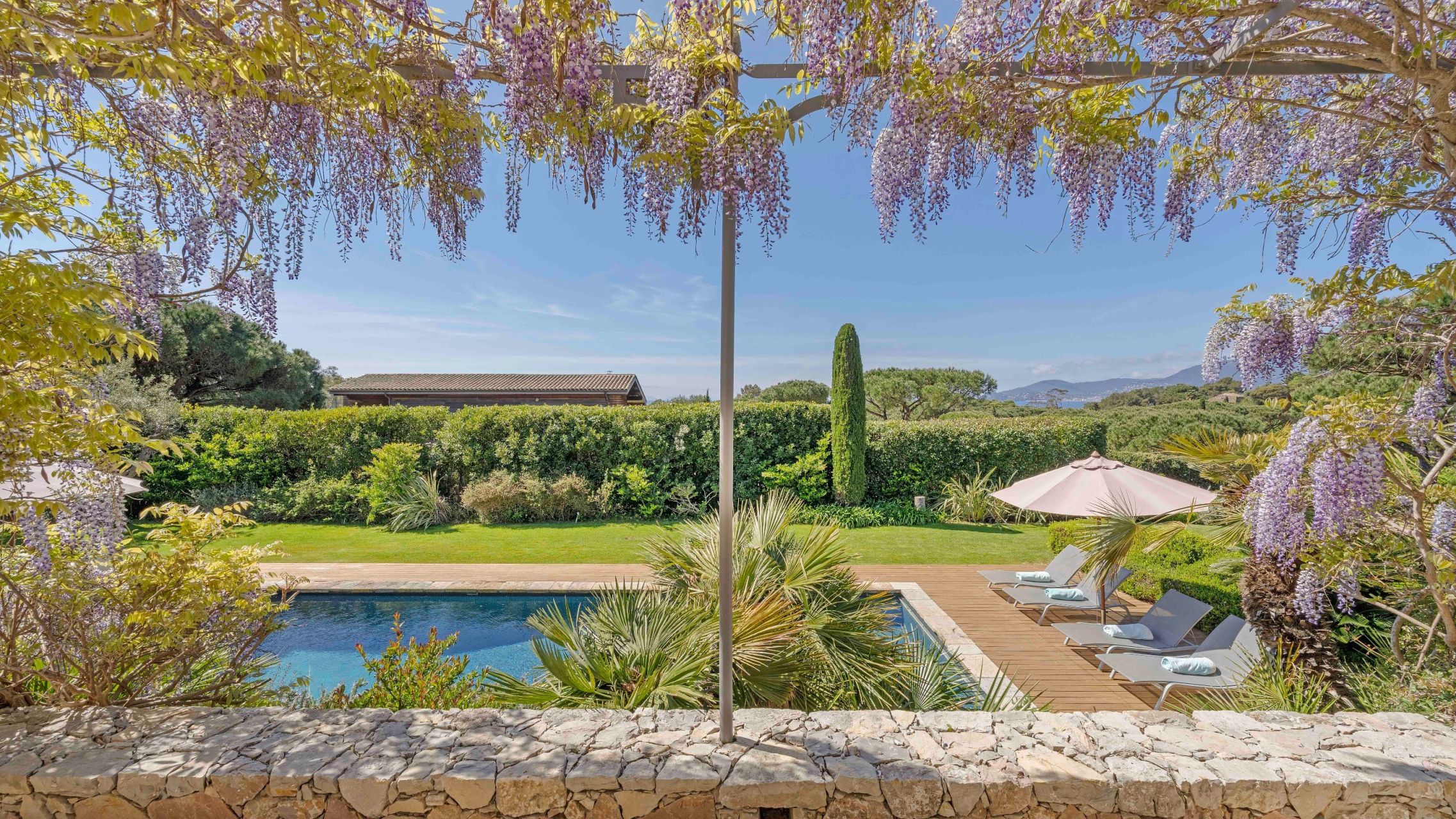 propriété 10 Pièces en vente sur LA CROIX VALMER (83420)