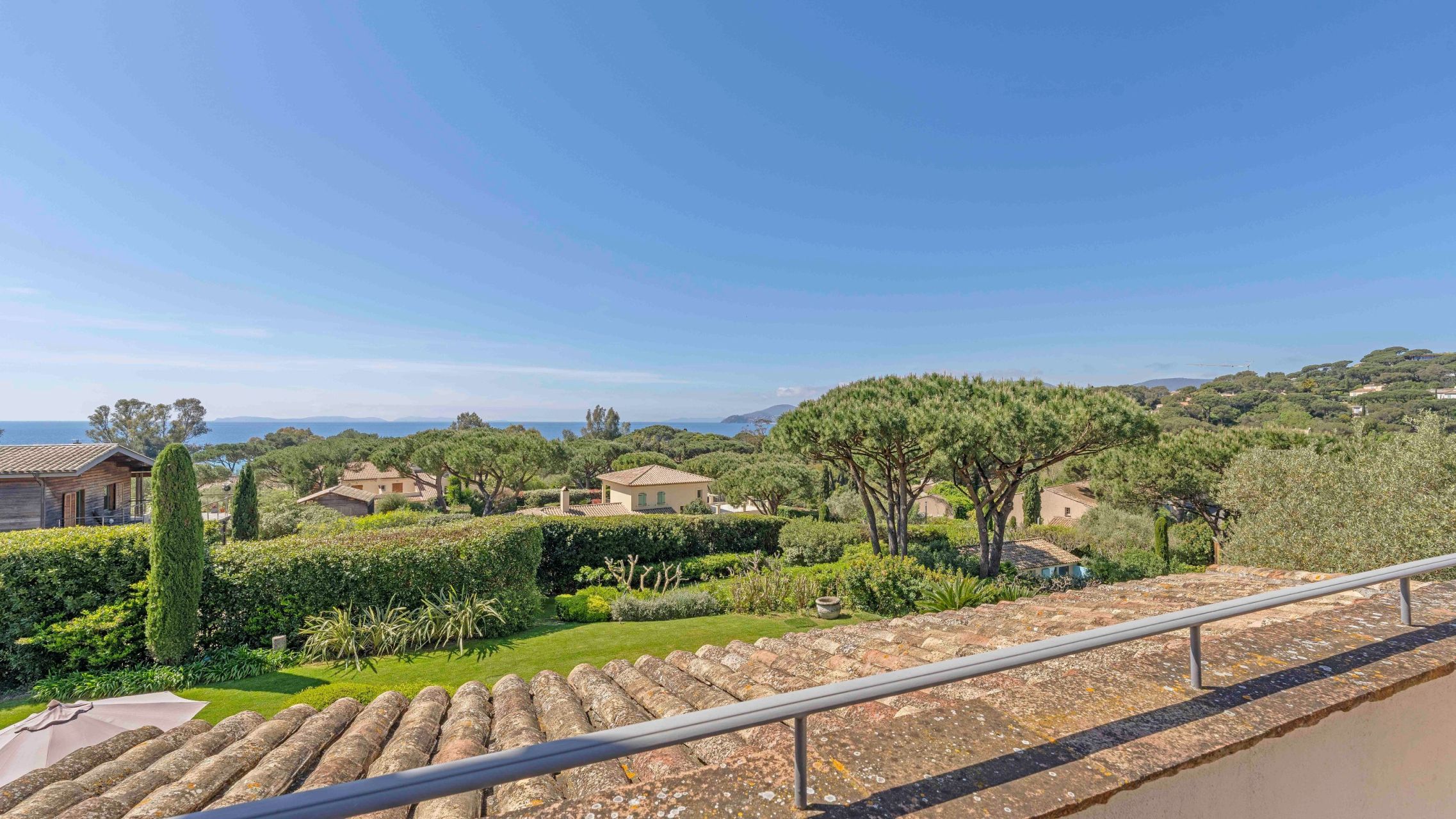 propriété 10 Pièces en vente sur LA CROIX VALMER (83420)