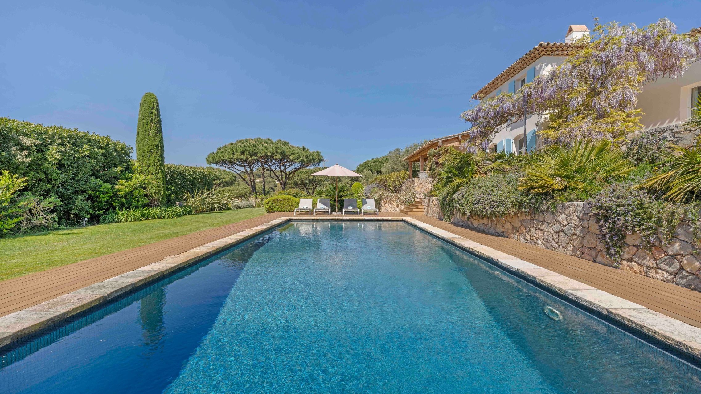 propriété 10 Pièces en vente sur LA CROIX VALMER (83420)