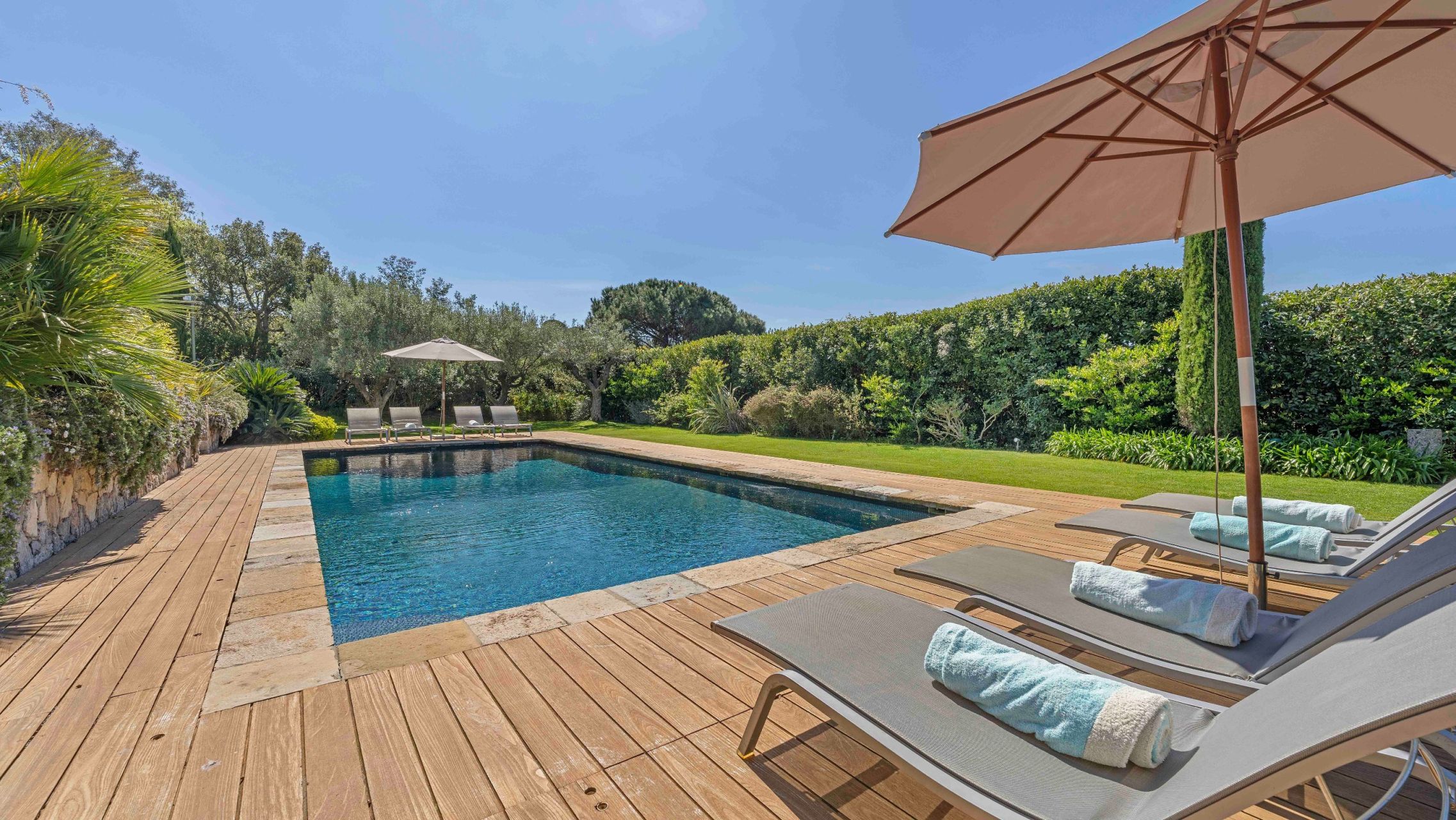 propriété 10 Pièces en vente sur LA CROIX VALMER (83420)