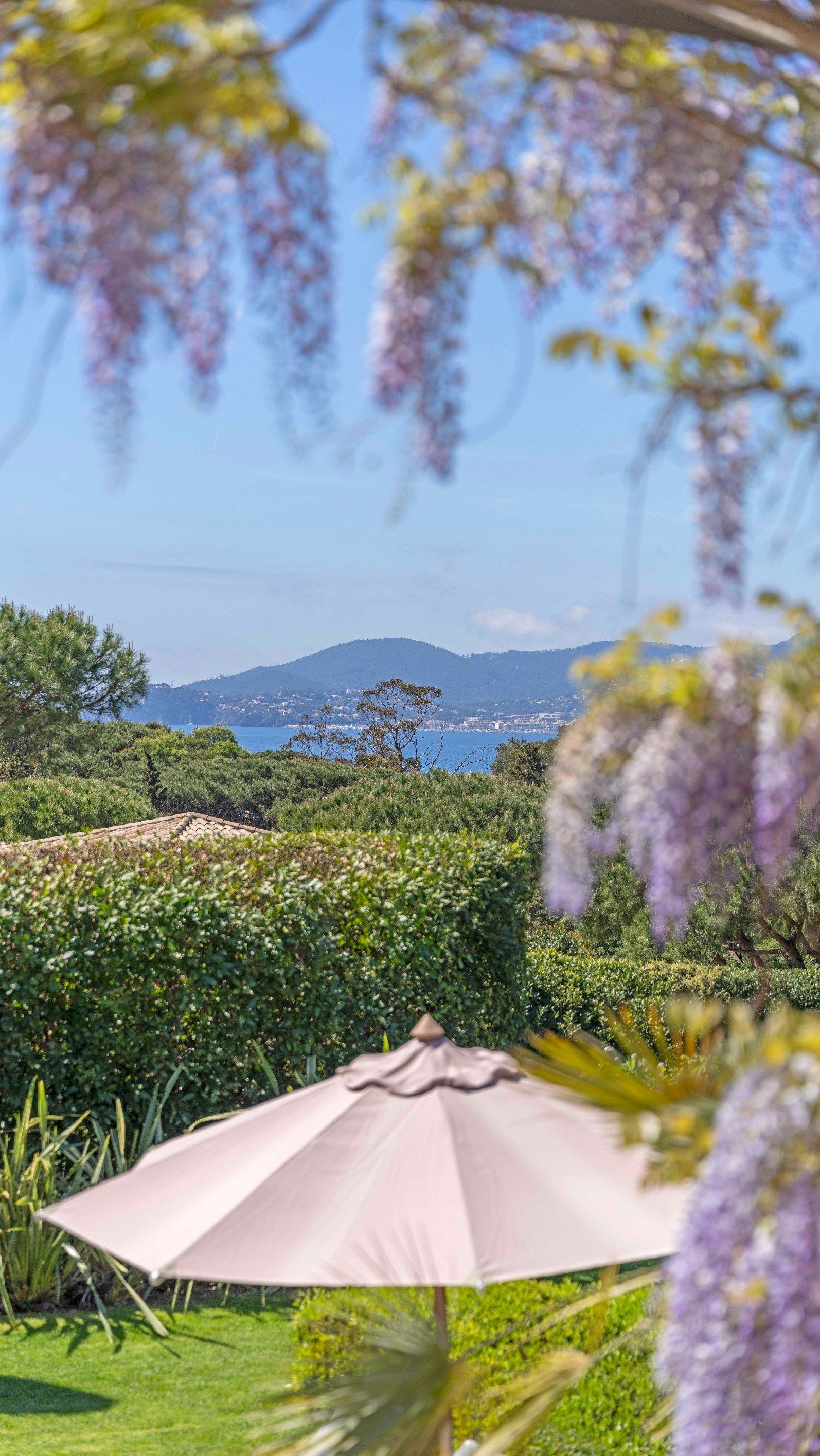 propriété 10 Pièces en vente sur LA CROIX VALMER (83420)