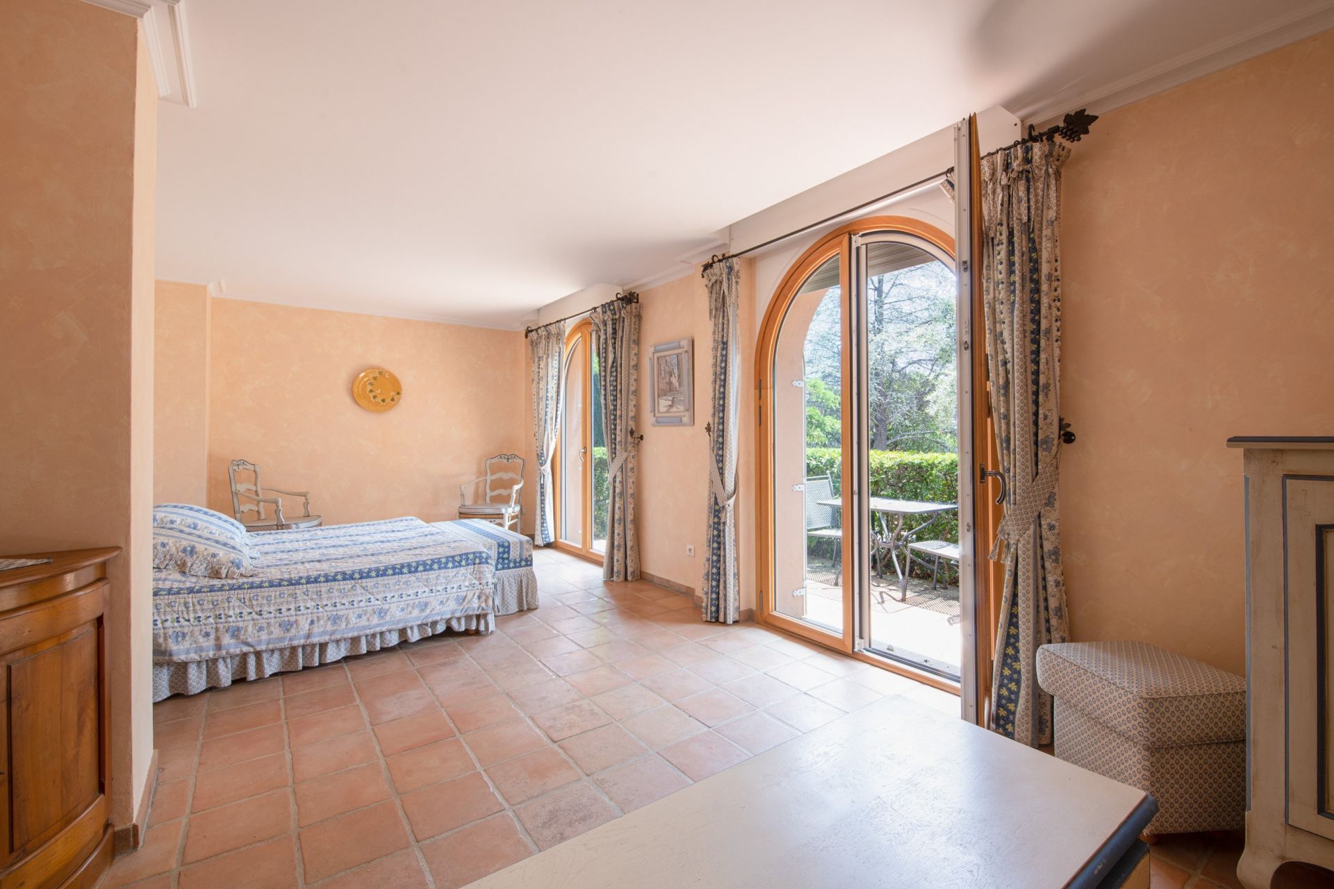 provencal house 12 Rooms for sale on LES ISSAMBRES (83380)