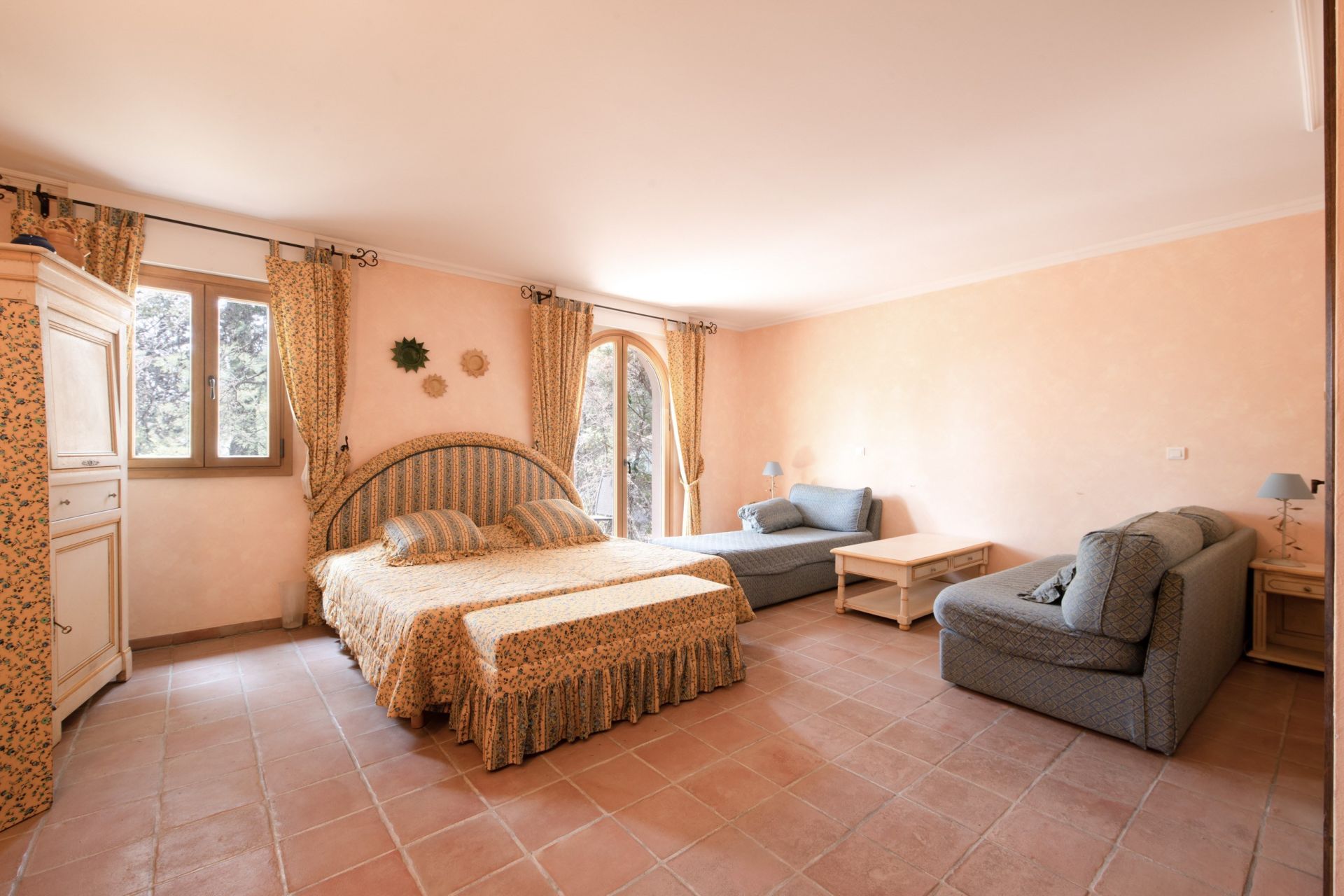 provencal house 12 Rooms for sale on LES ISSAMBRES (83380)