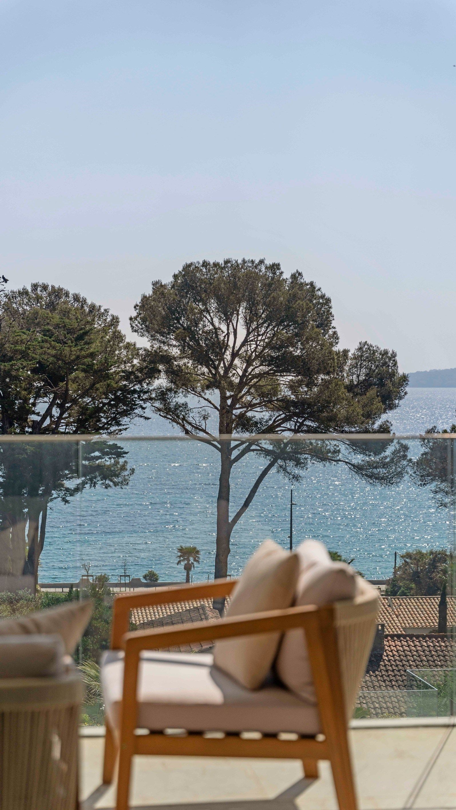 apartment 4 Rooms for sale on STE MAXIME (83120)