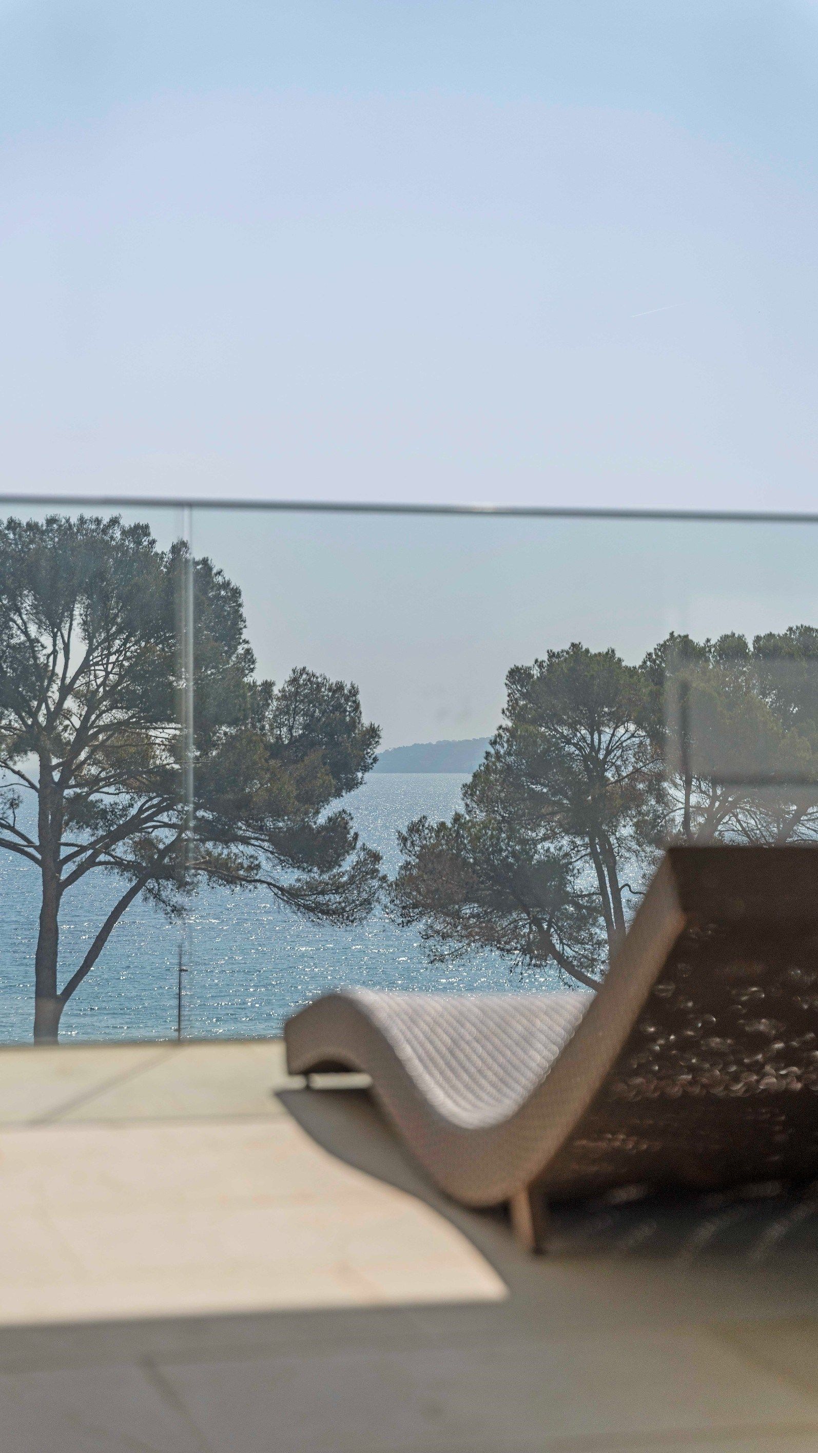 apartment 4 Rooms for sale on STE MAXIME (83120)