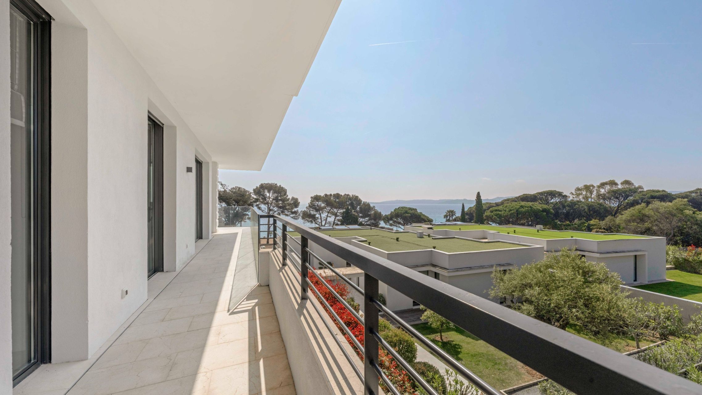 apartment 4 Rooms for sale on STE MAXIME (83120)