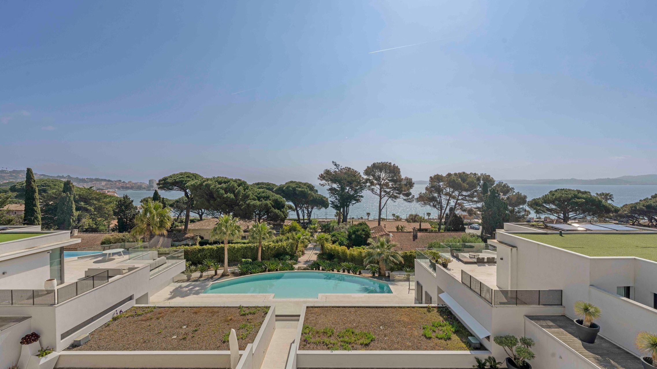 apartment 4 Rooms for sale on STE MAXIME (83120)