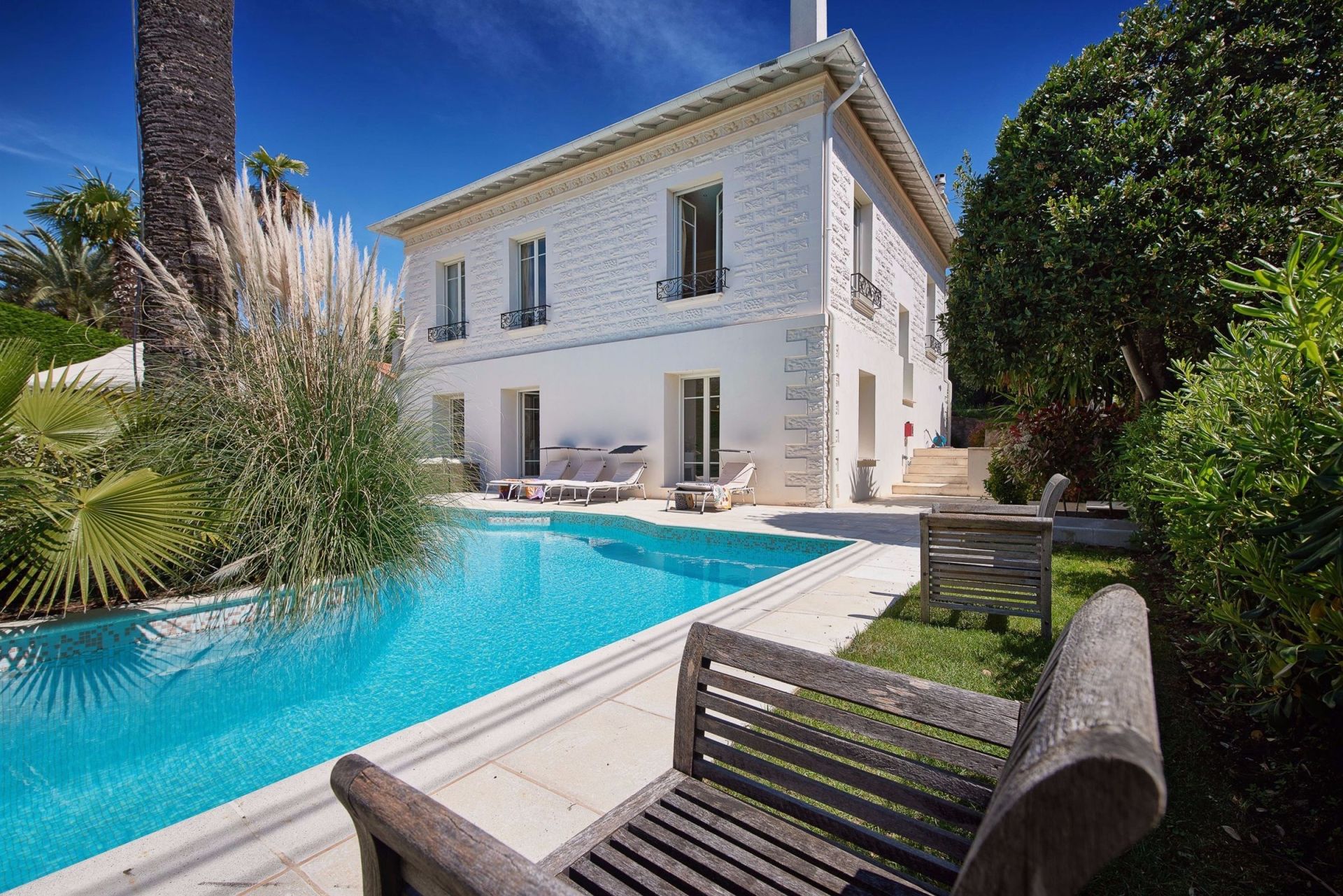 townhouse 7 Rooms for sale on CANNES (06400)