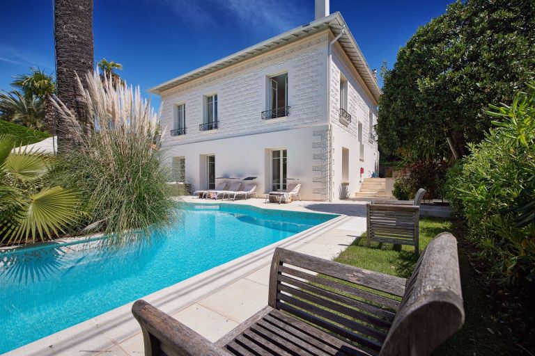 townhouse 7 Rooms for sale on CANNES (06400)
