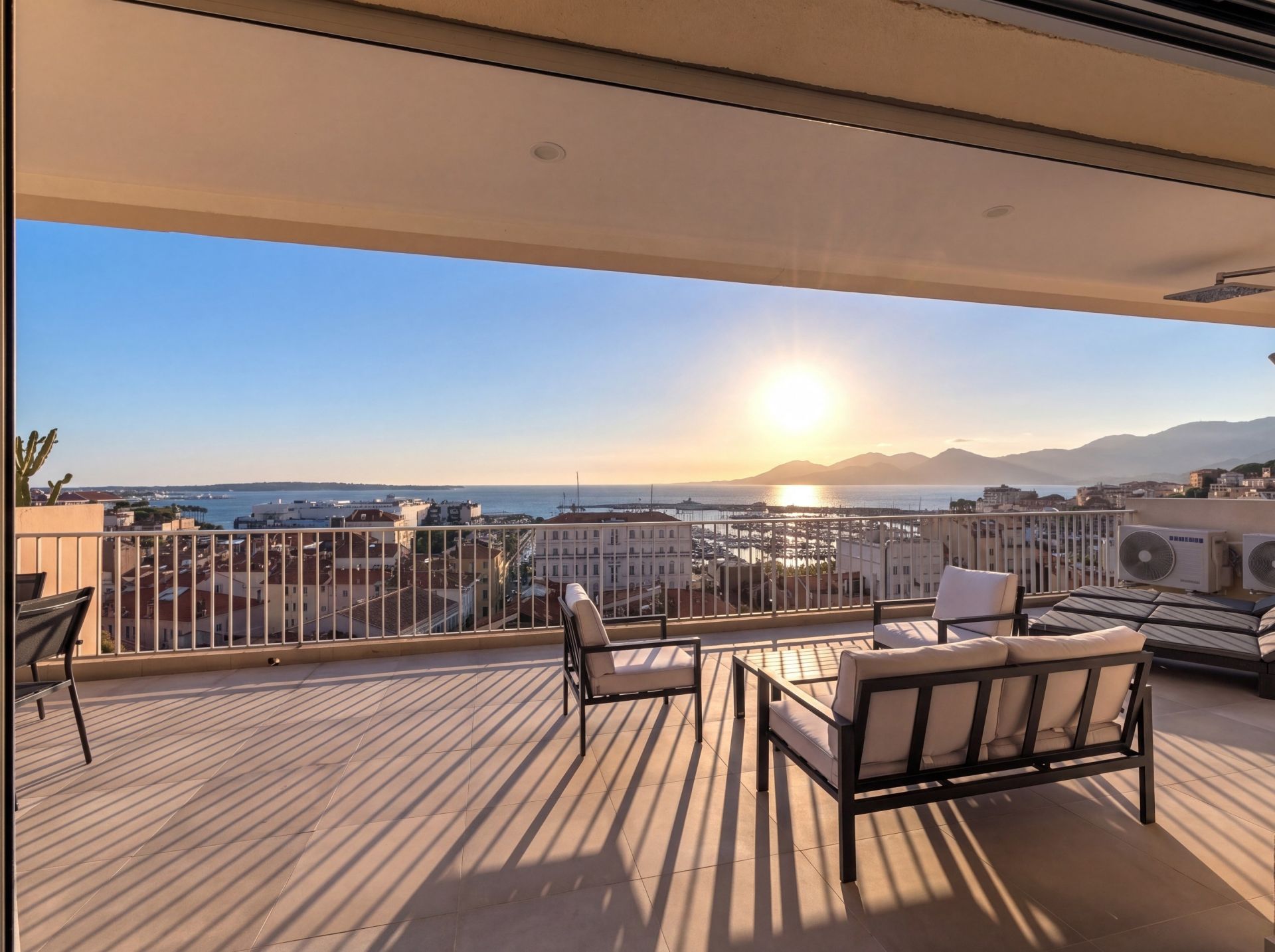 apartment 3 Rooms for sale on CANNES (06400)