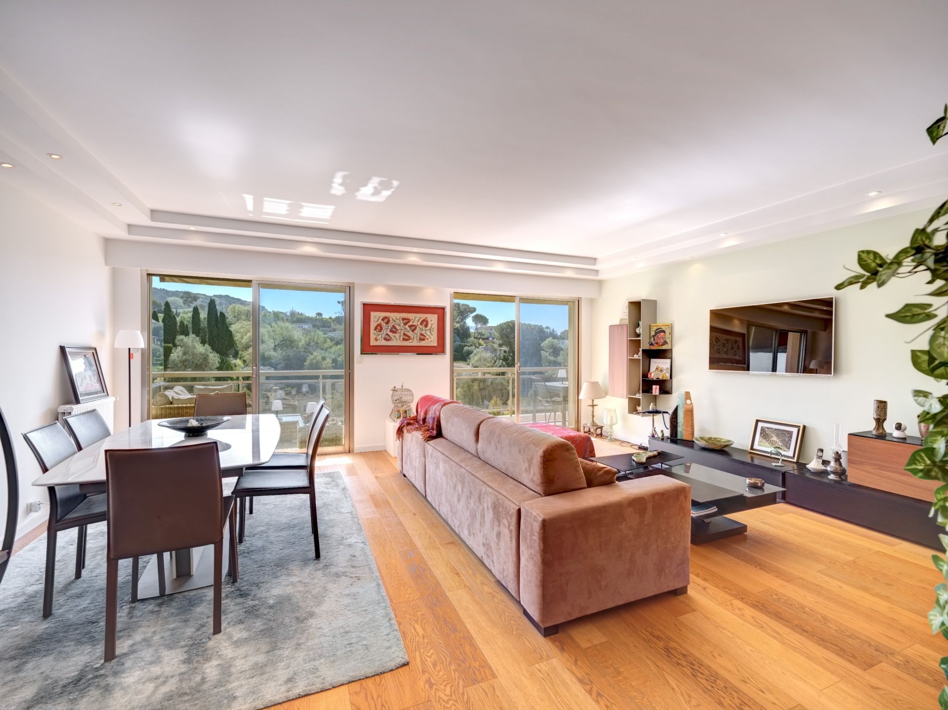 apartment 4 Rooms for sale on LE CANNET (06110)