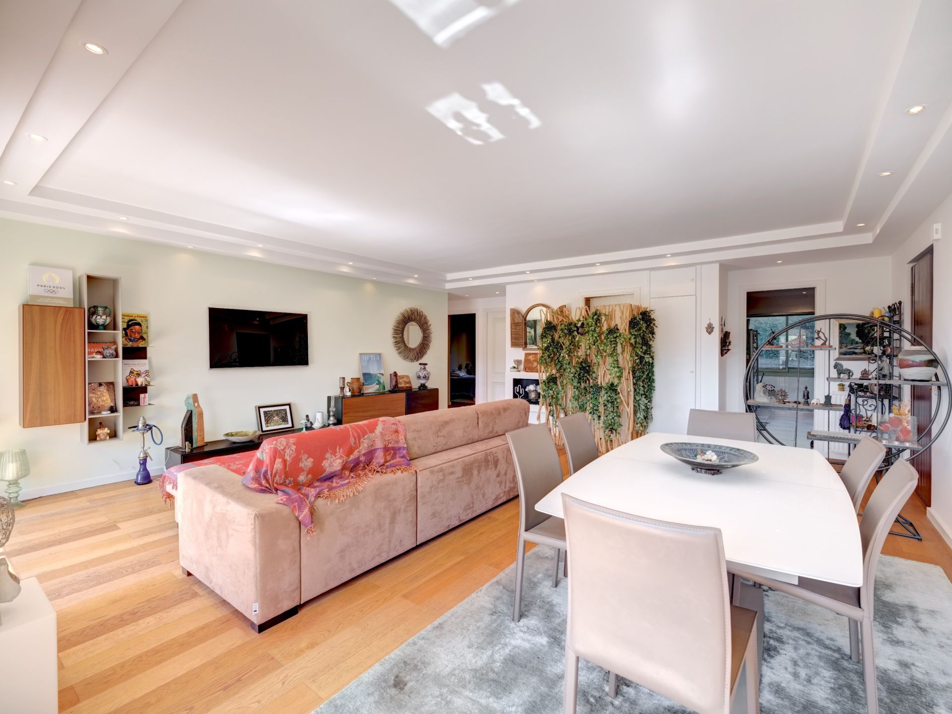 apartment 4 Rooms for sale on LE CANNET (06110)