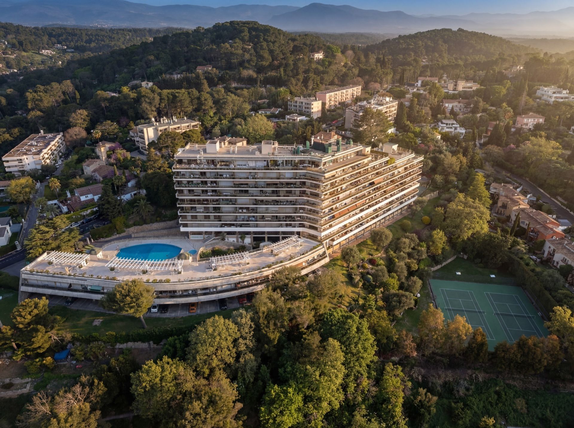 apartment 4 Rooms for sale on LE CANNET (06110)