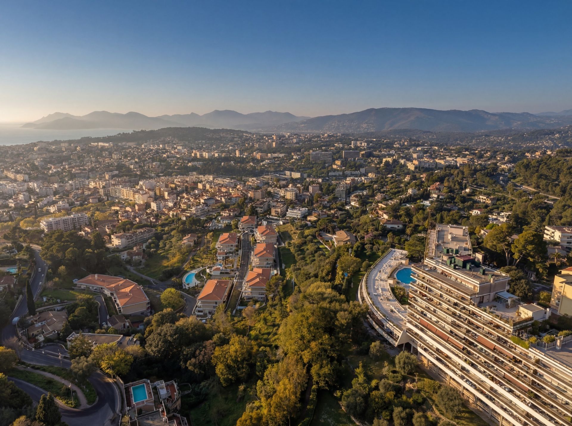 apartment 4 Rooms for sale on LE CANNET (06110)