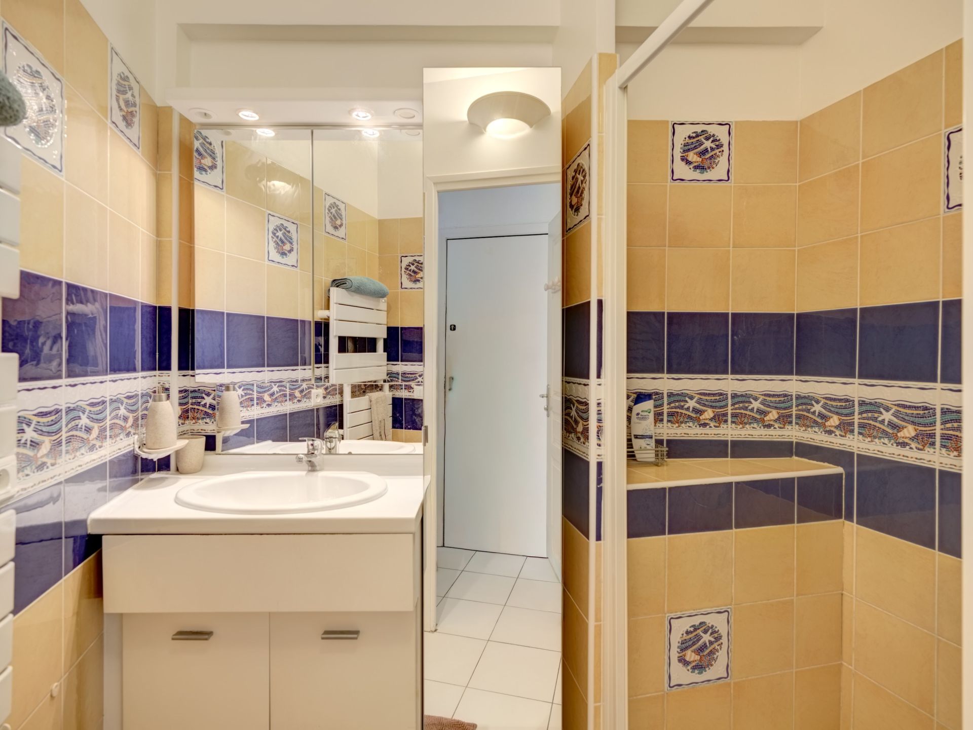 apartment 6 Rooms for sale on CANNES (06400)