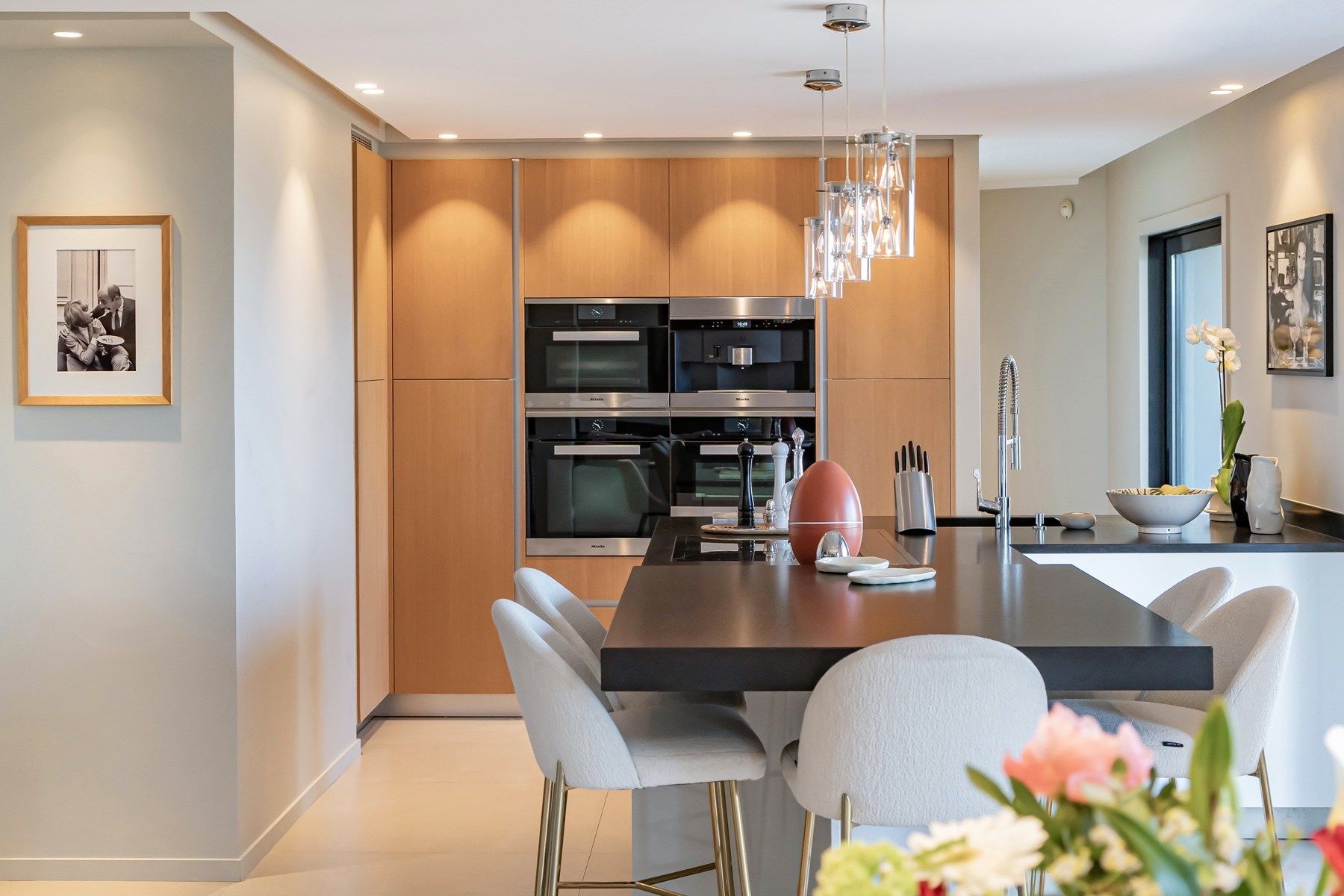 villa 8 Rooms for sale on CAGNES SUR MER (06800)