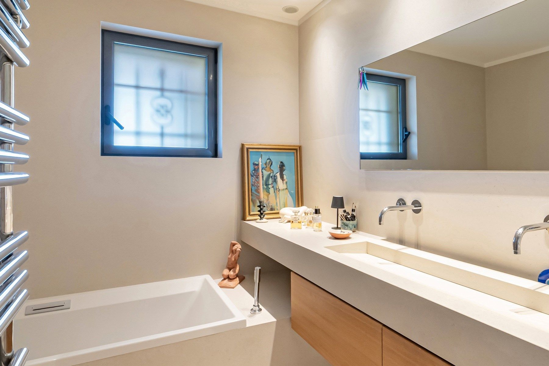 villa 8 Rooms for sale on CAGNES SUR MER (06800)