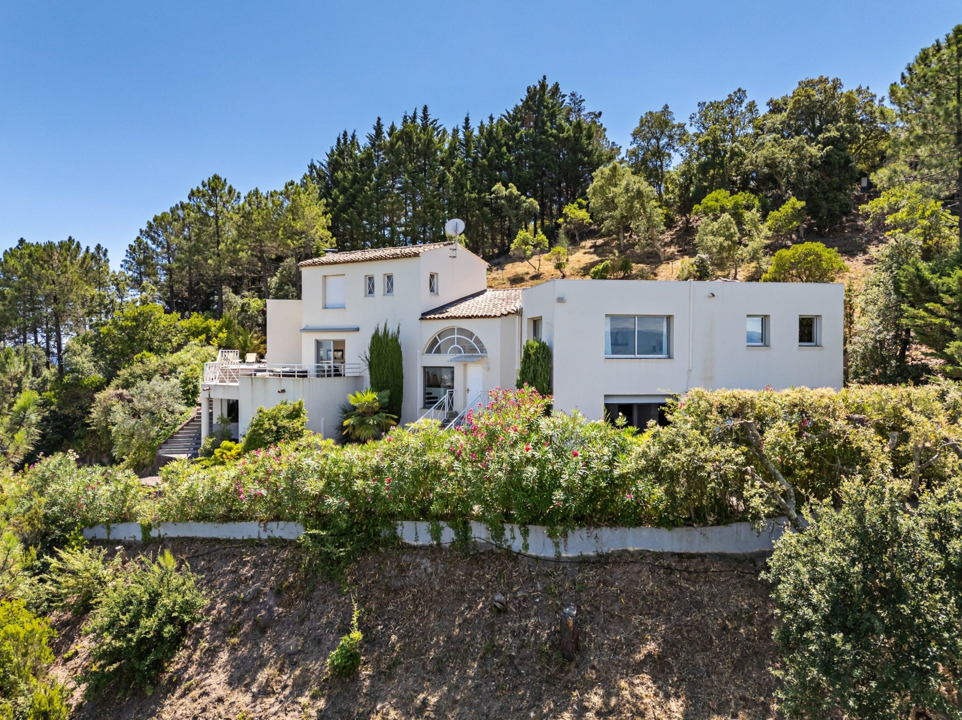 villa 7 Rooms for sale on LES ADRETS DE L ESTEREL (83600)