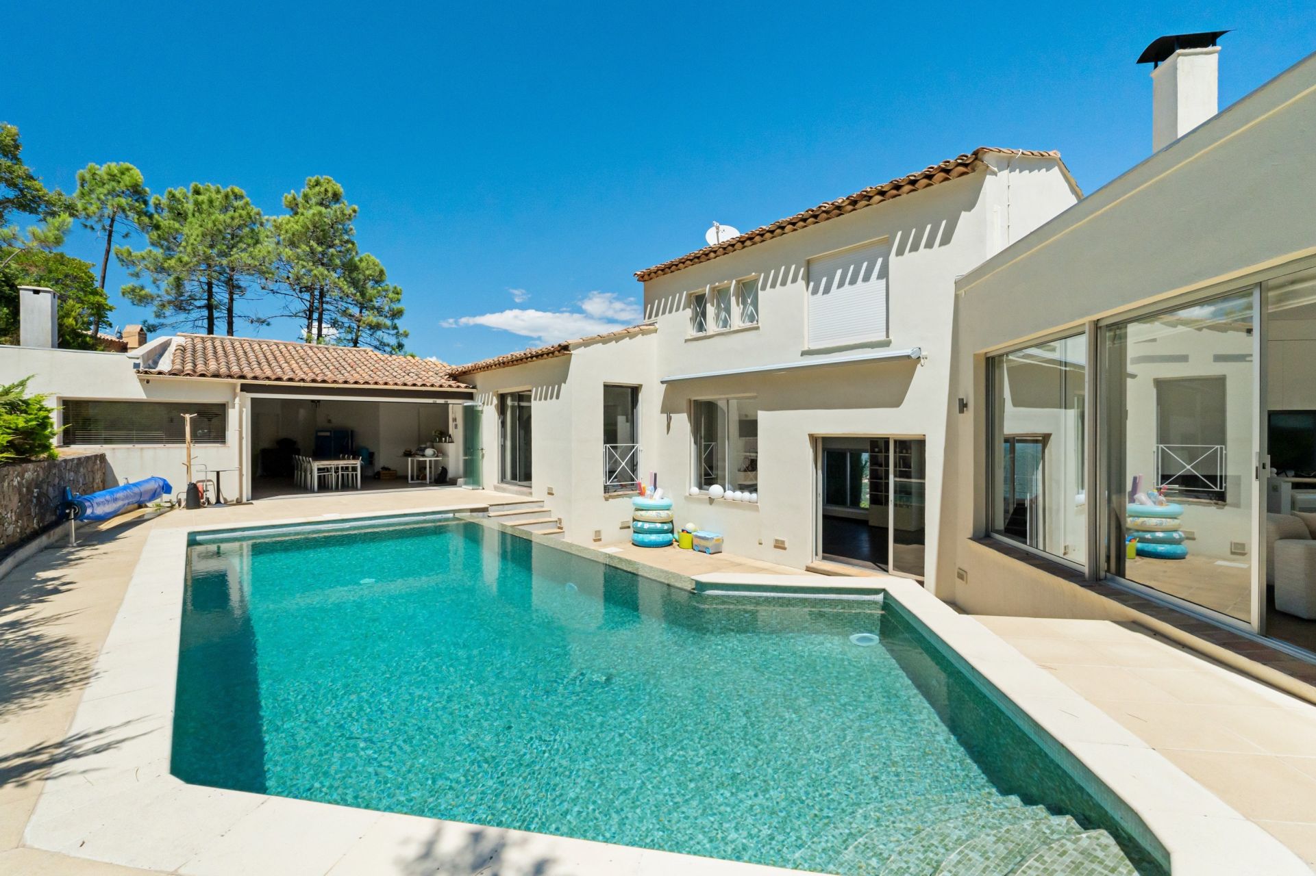 villa 7 Rooms for sale on LES ADRETS DE L ESTEREL (83600)