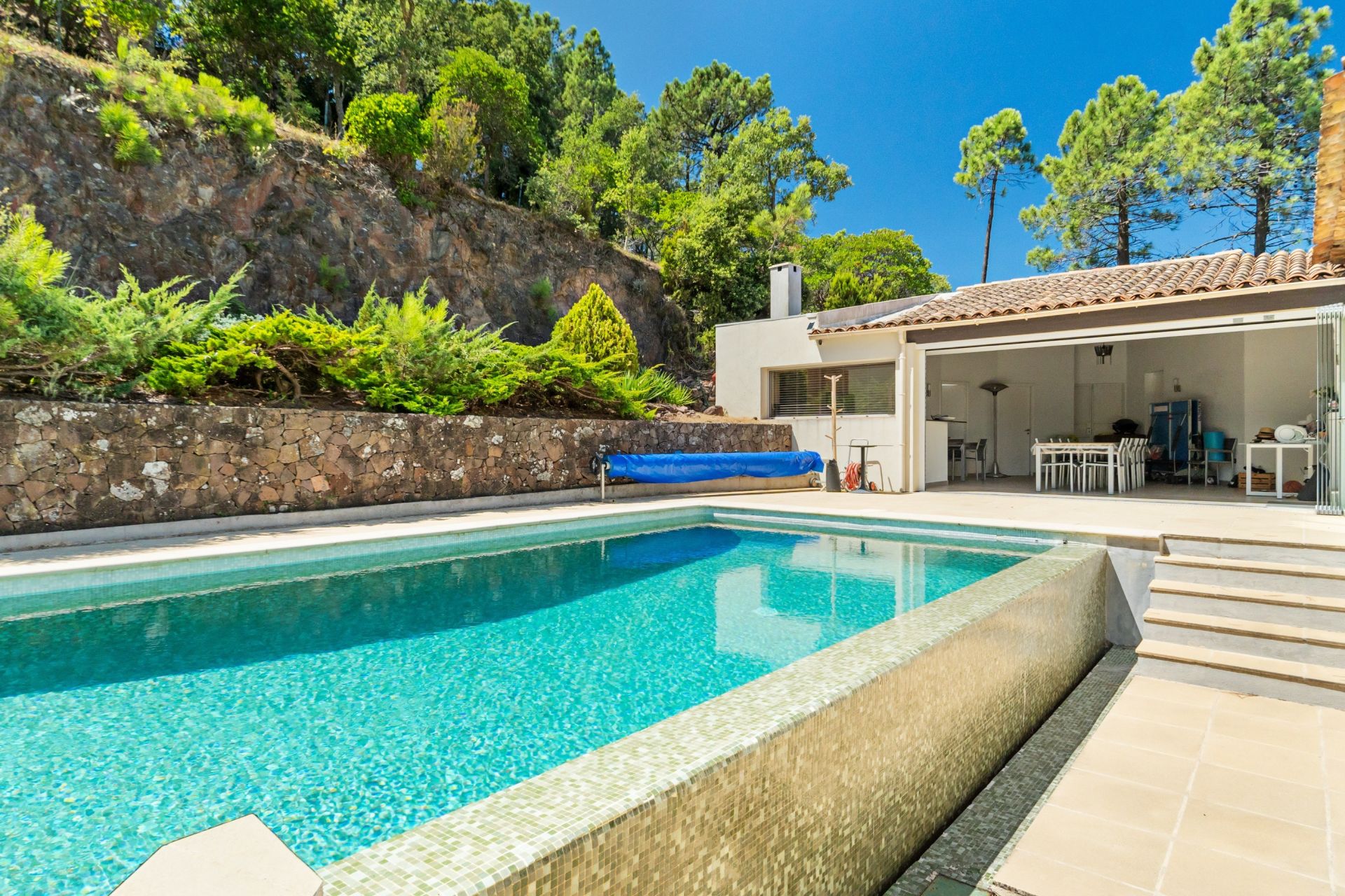 villa 7 Rooms for sale on LES ADRETS DE L ESTEREL (83600)