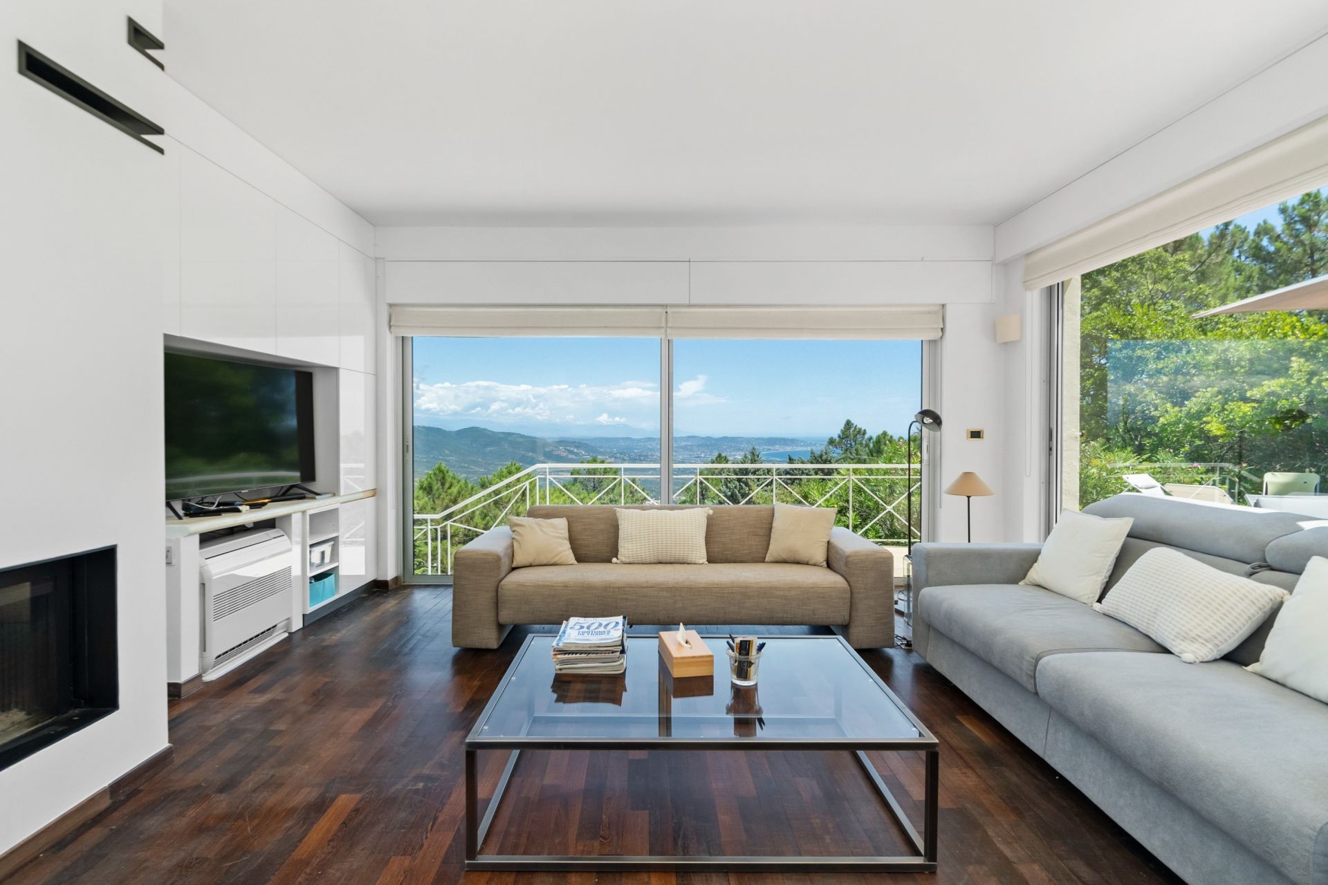 villa 7 Rooms for sale on LES ADRETS DE L ESTEREL (83600)