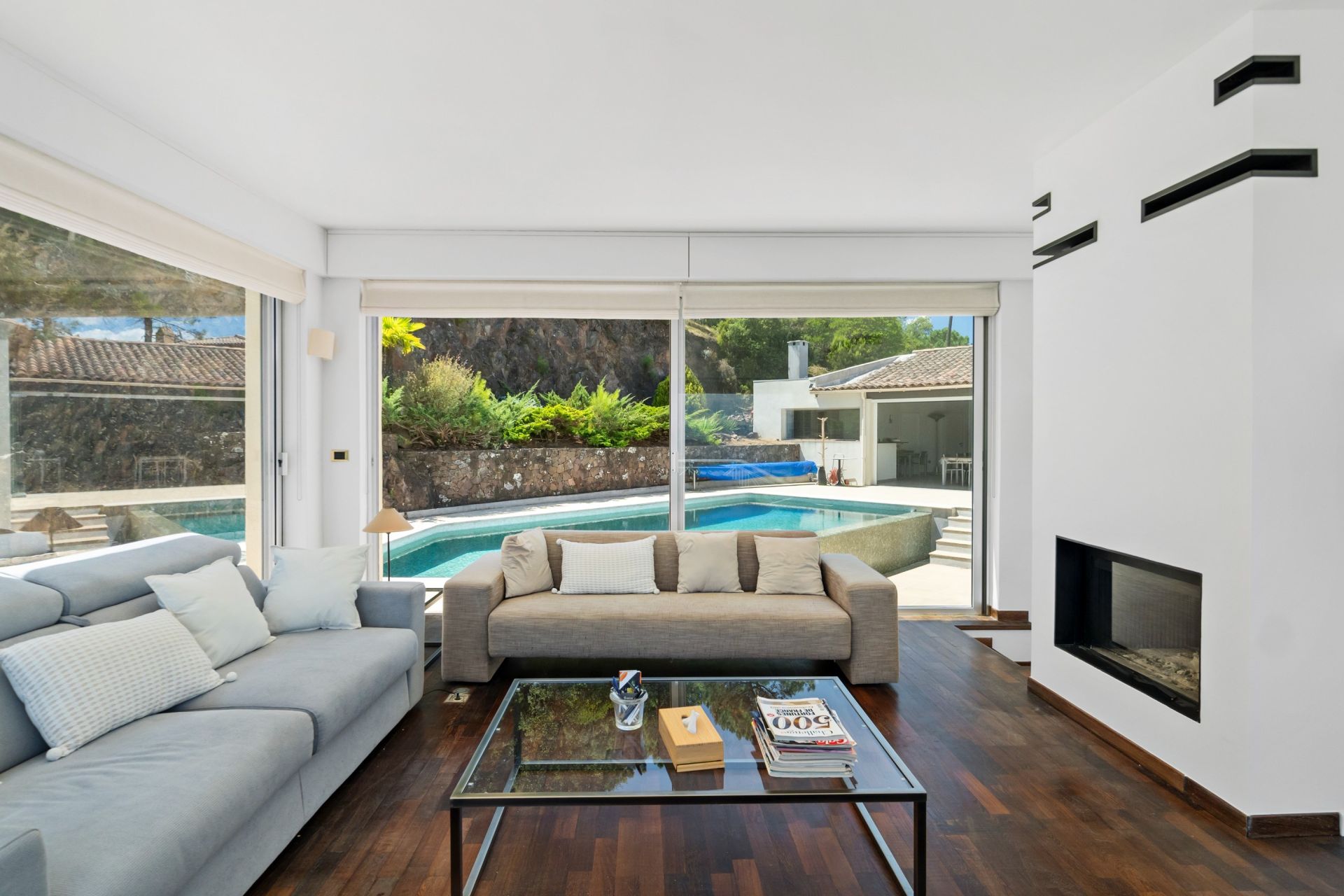 villa 7 Rooms for sale on LES ADRETS DE L ESTEREL (83600)