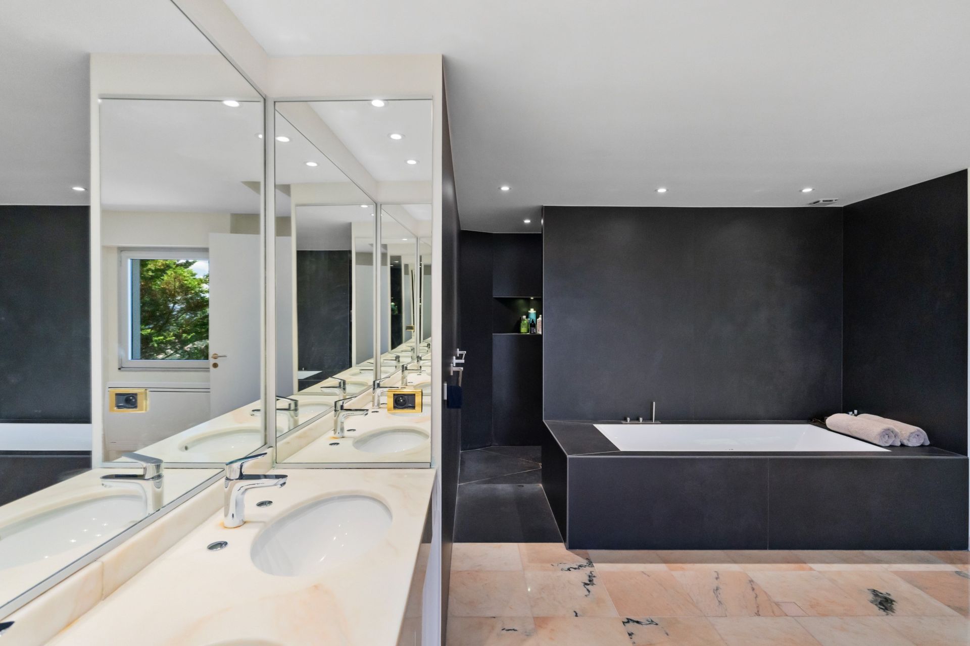 villa 7 Rooms for sale on LES ADRETS DE L ESTEREL (83600)