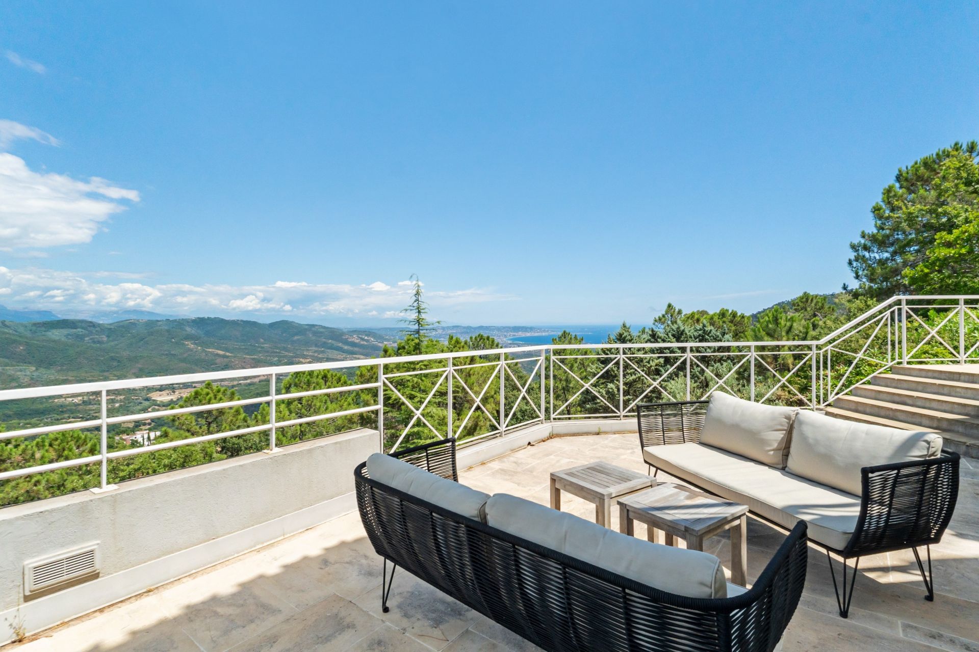 villa 7 Rooms for sale on LES ADRETS DE L ESTEREL (83600)