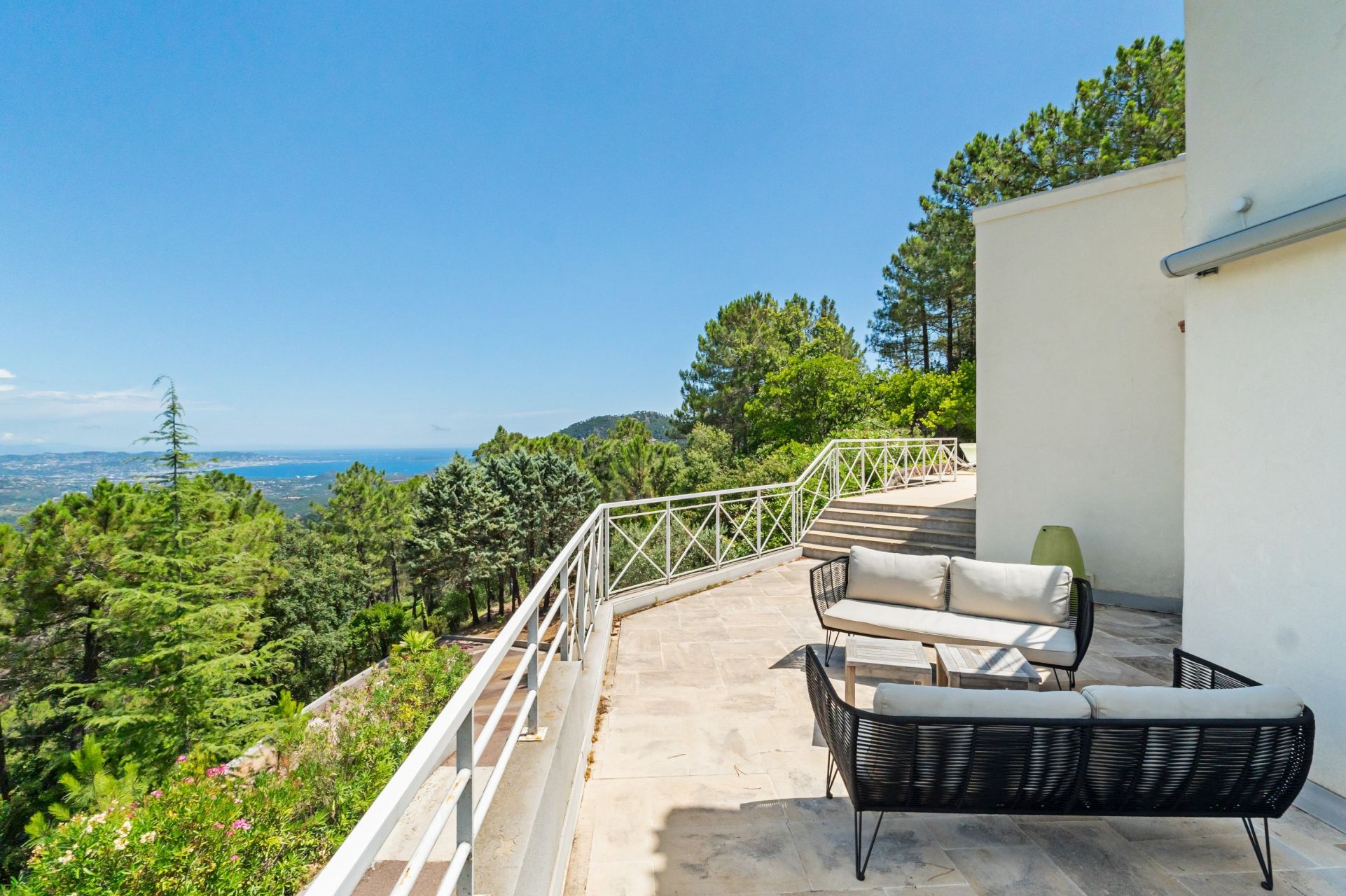 villa 7 Rooms for sale on LES ADRETS DE L ESTEREL (83600)