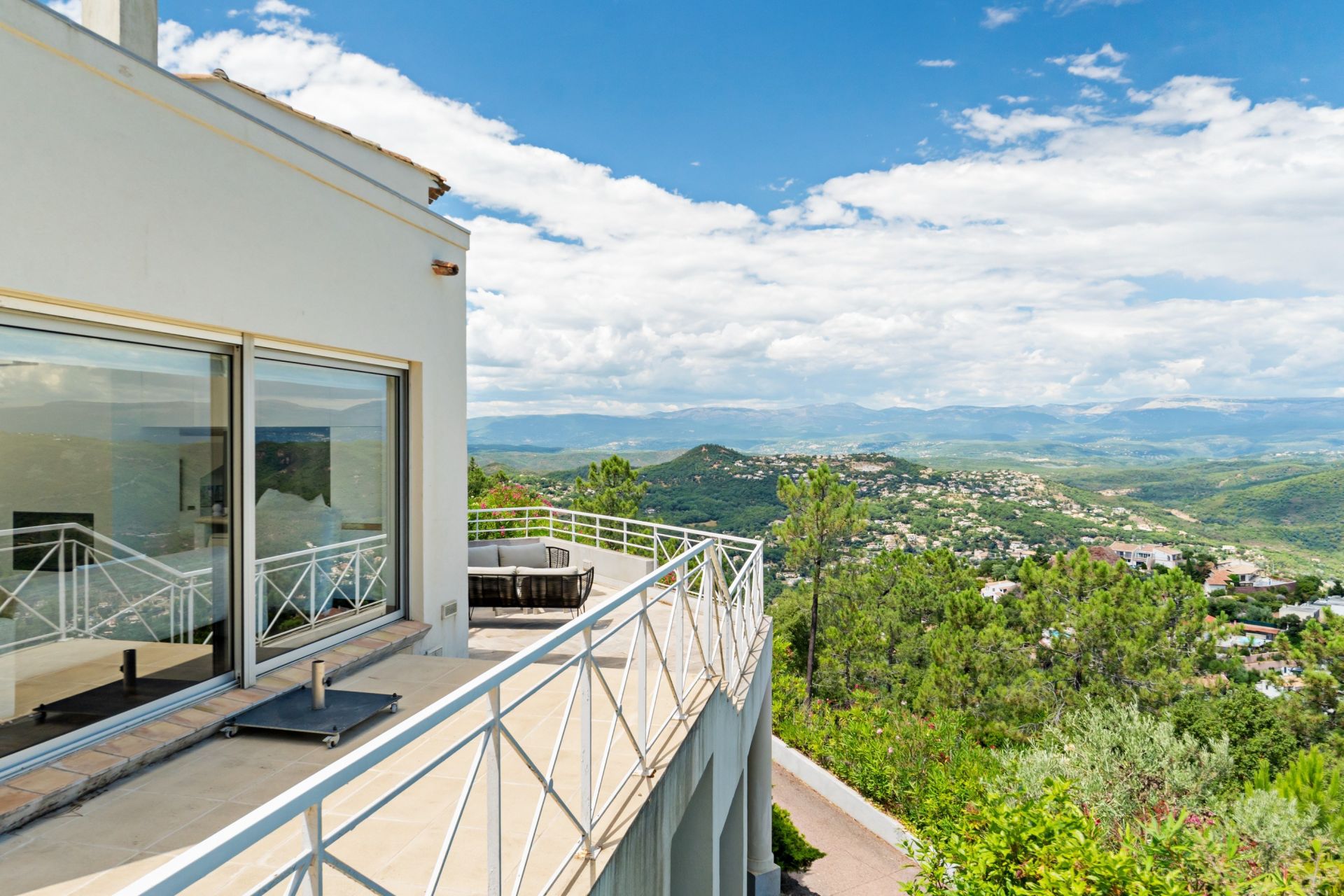 villa 7 Rooms for sale on LES ADRETS DE L ESTEREL (83600)