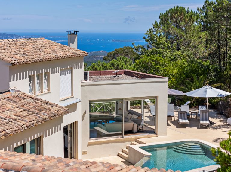 villa 7 Rooms for sale on LES ADRETS DE L ESTEREL (83600)