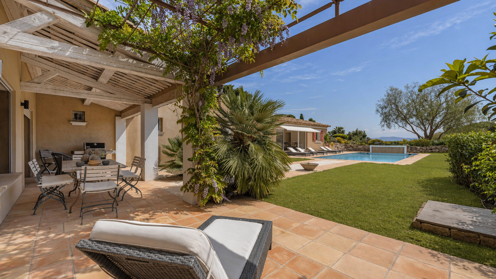 villa 8 Rooms for sale on GRIMAUD (83310)