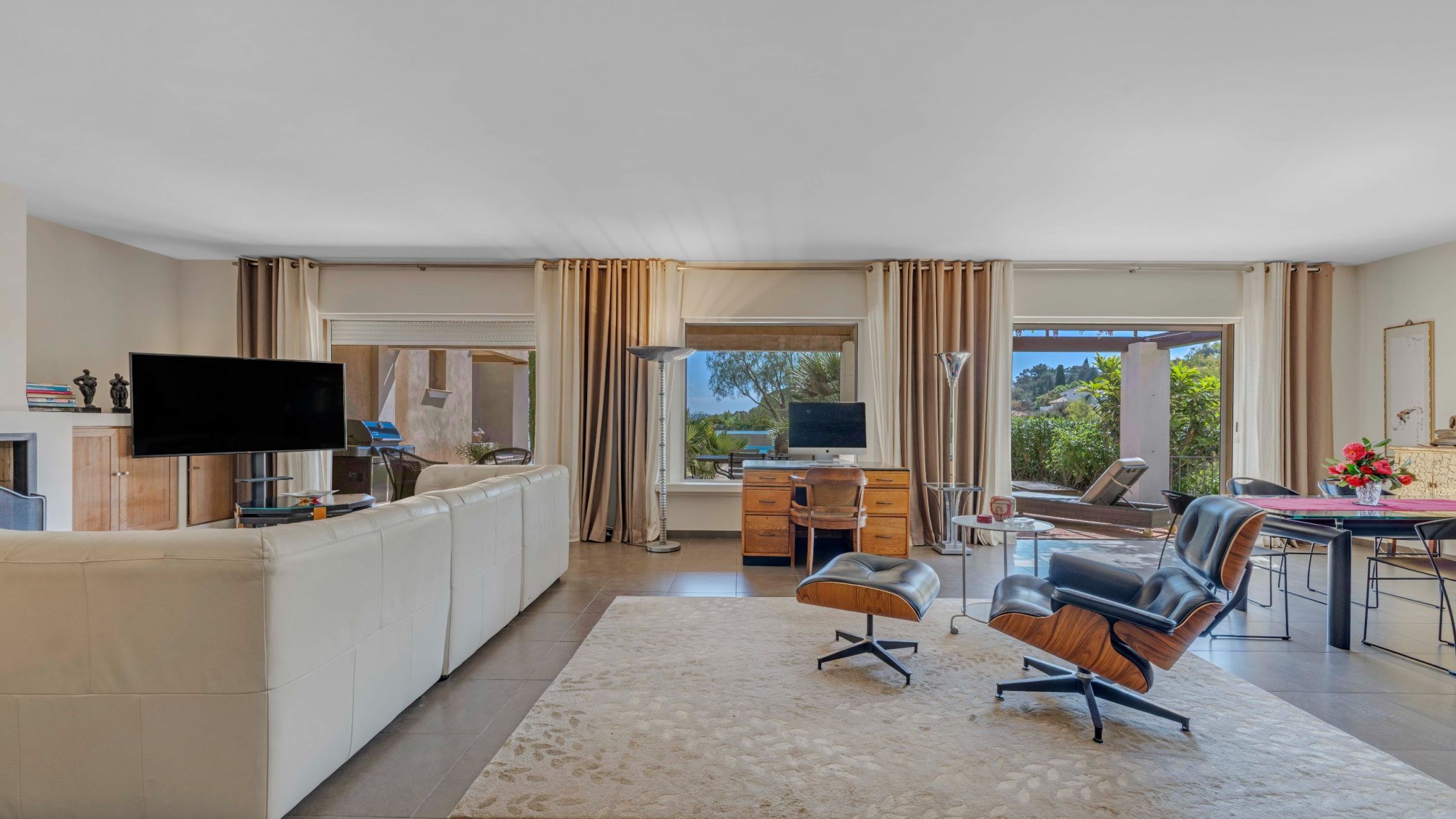 villa 8 Rooms for sale on GRIMAUD (83310)