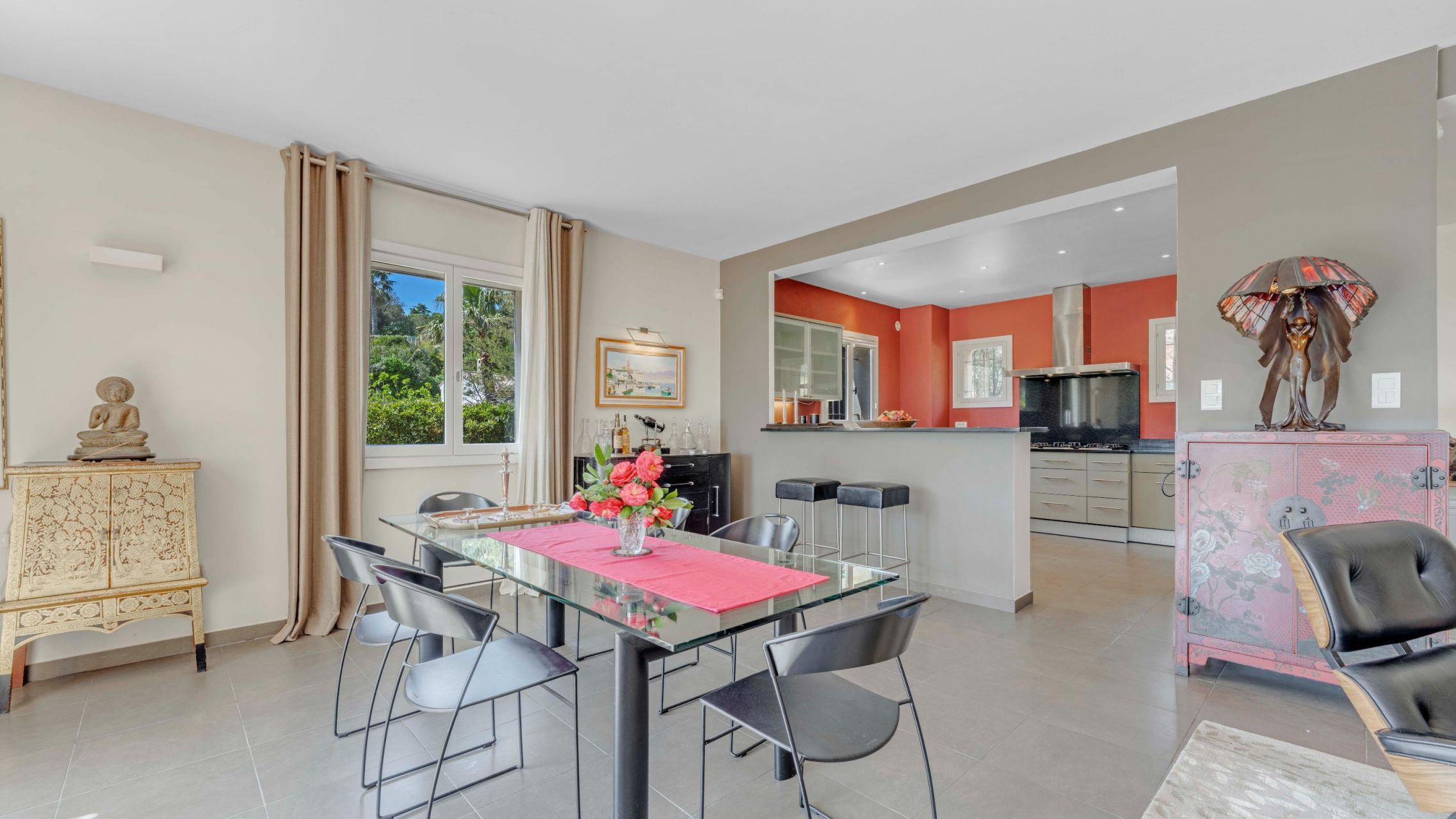 villa 8 Rooms for sale on GRIMAUD (83310)