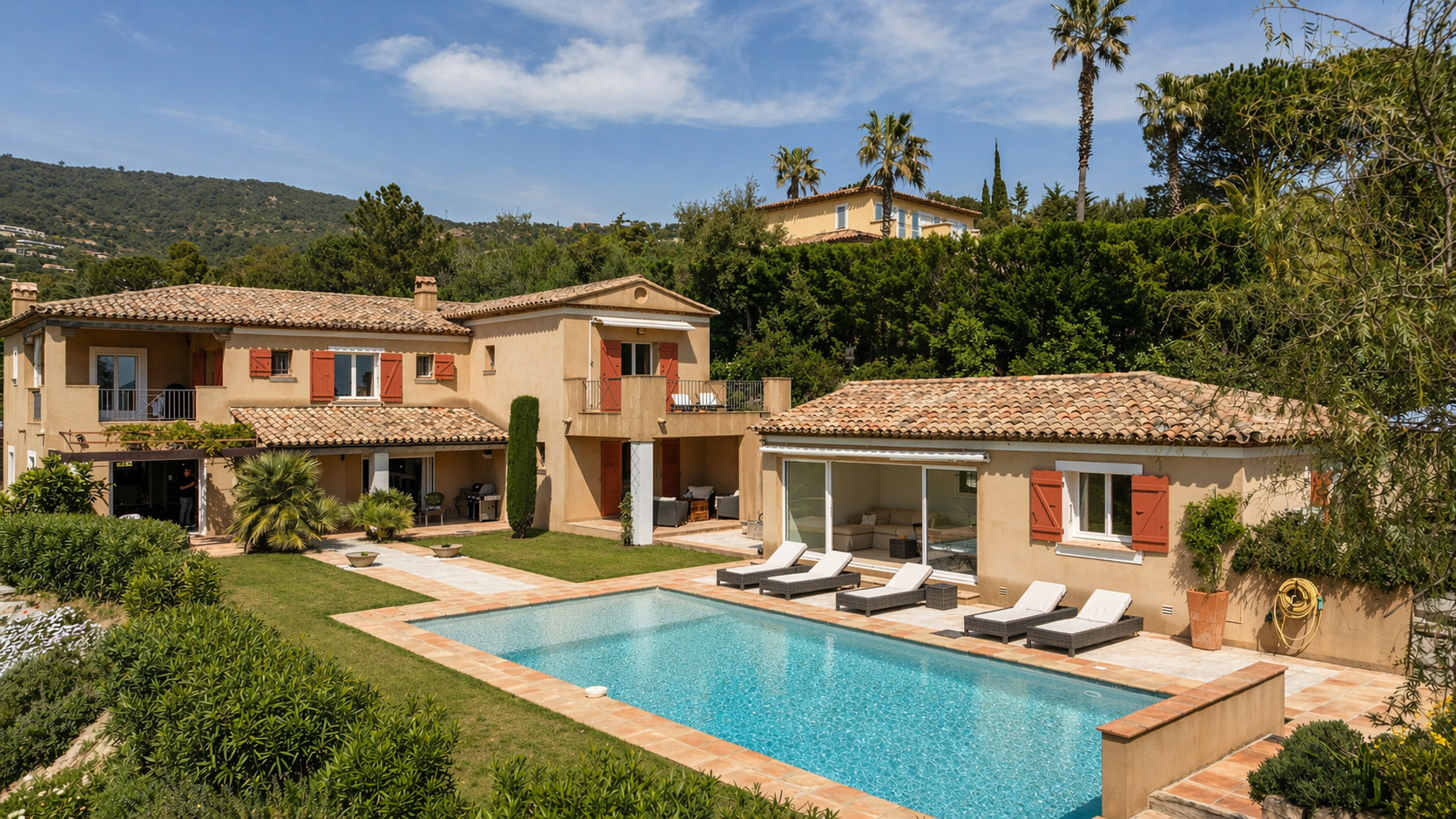 villa 8 Rooms for sale on GRIMAUD (83310)