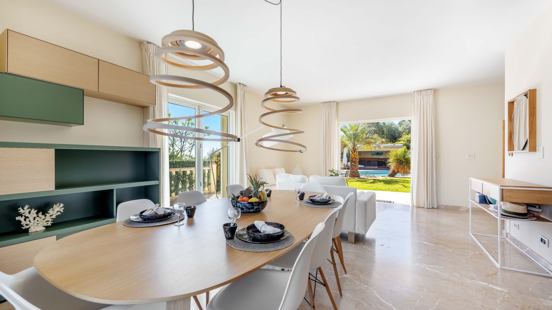 villa 9 Rooms for sale on GRIMAUD (83310)